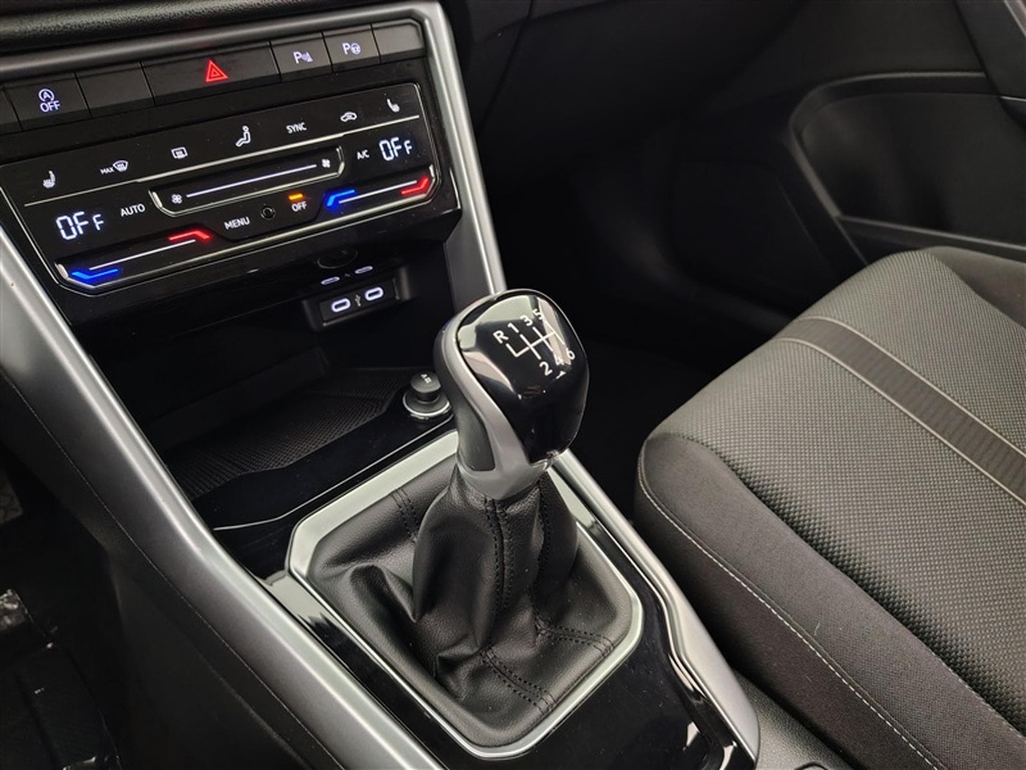 VW T-Roc 1.0 TSI Style (2023) - Photo 12