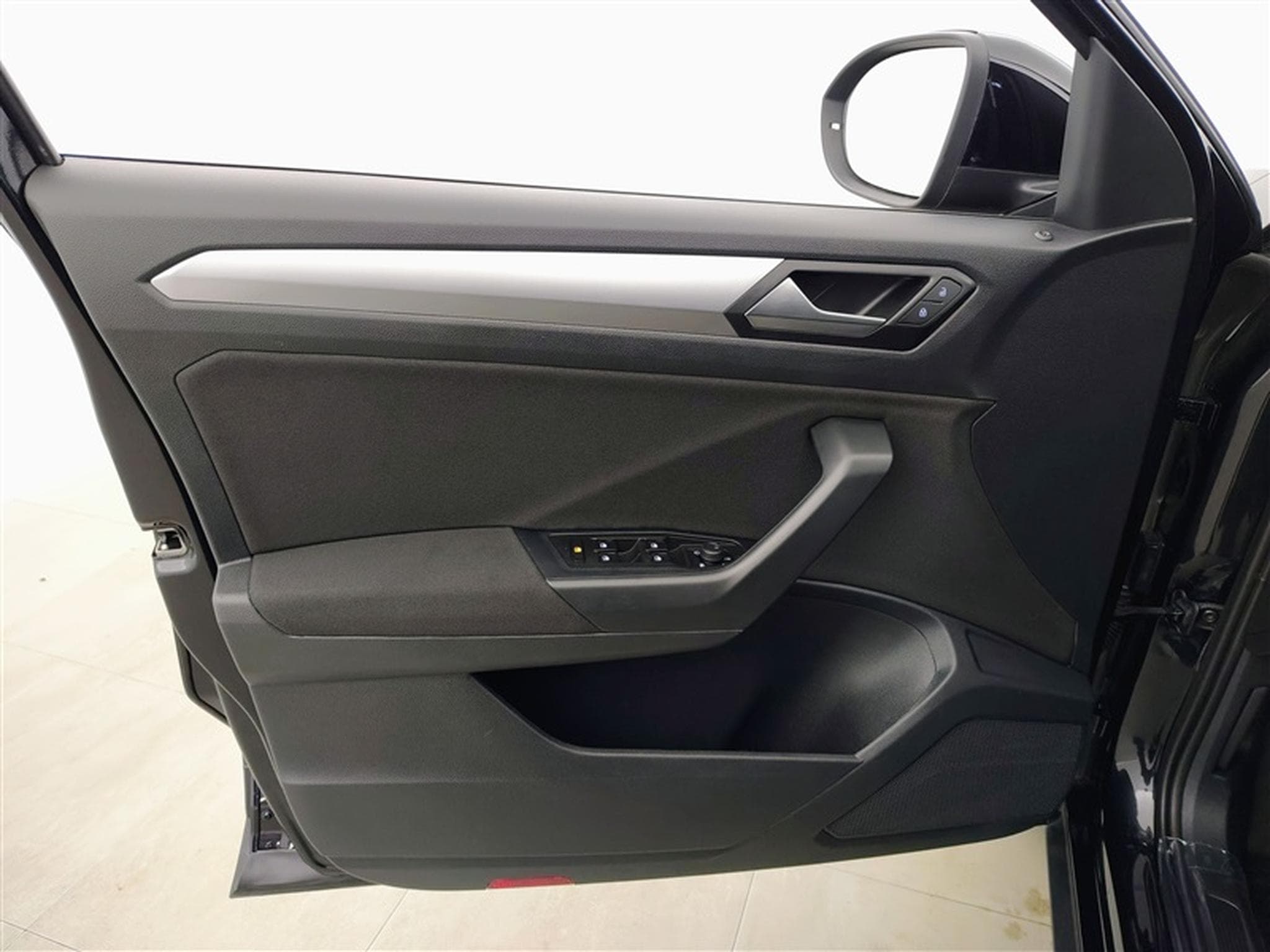 VW T-Roc 1.0 TSI Style (2023) - Photo 17