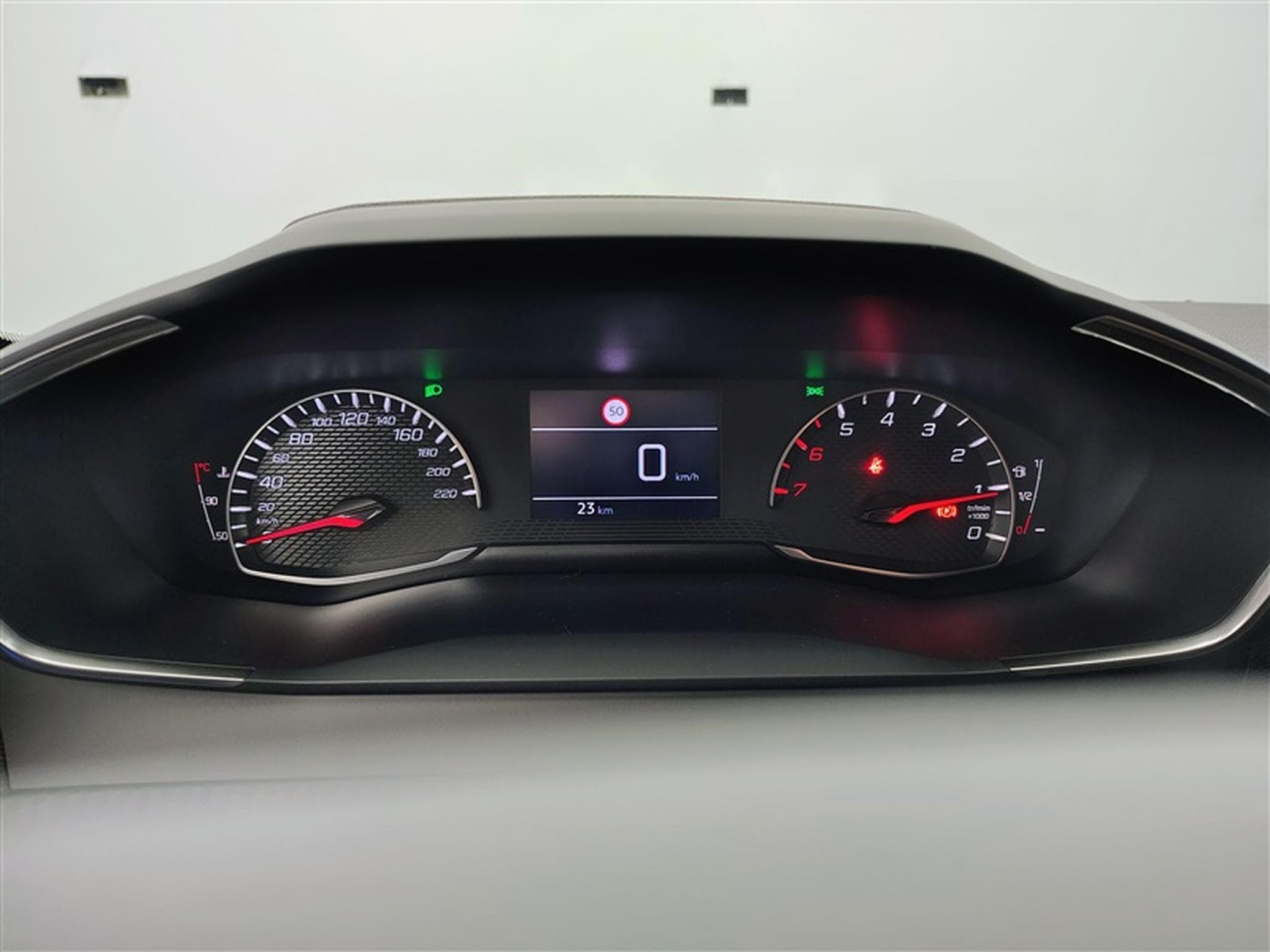 Peugeot 2008 1.2 PureTech 100Cv Style CARPLAY / FULL LED / PDC (2025) - Photo 10