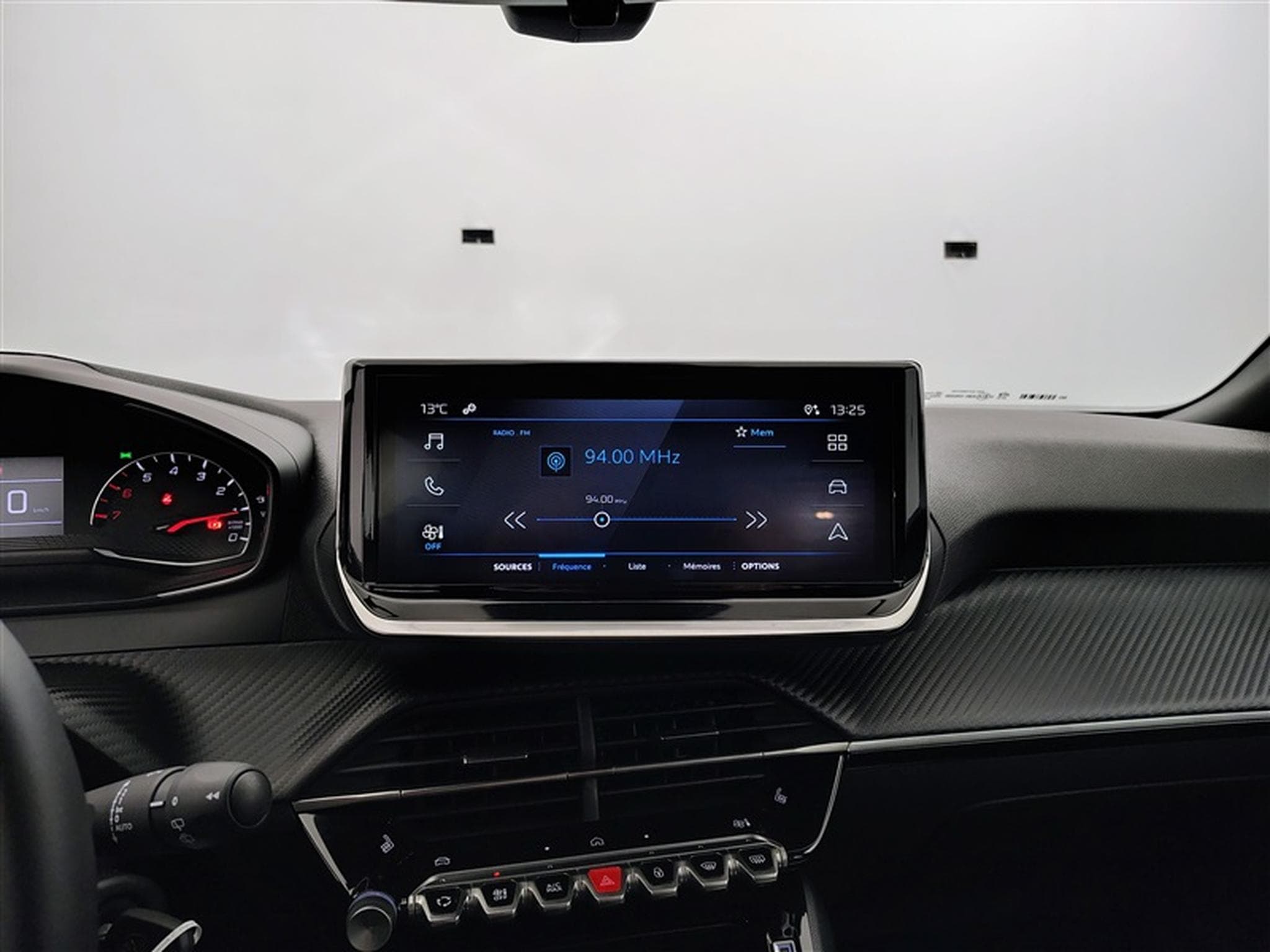 Peugeot 2008 1.2 PureTech 100Cv Style CARPLAY / FULL LED / PDC (2025) - Photo 11