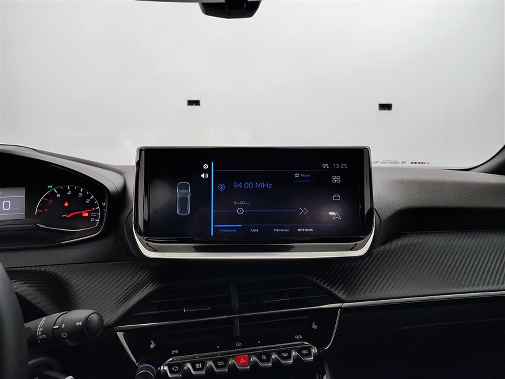 Peugeot 2008 1.2 PureTech 100Cv Style CARPLAY / FULL LED / PDC (2025) - Photo 18