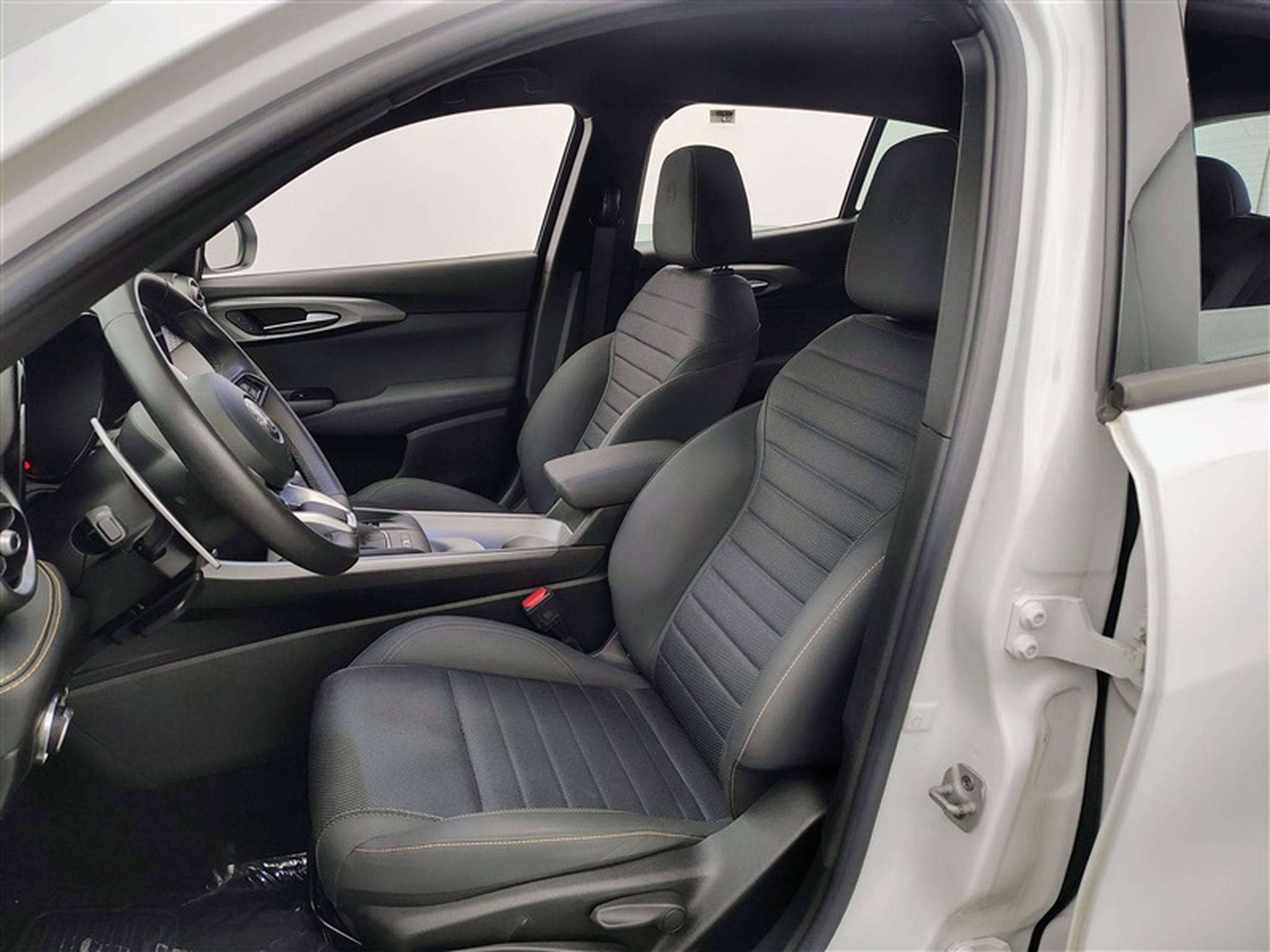 Alfa-Romeo Tonale 1.6 130 TI TCT7 *NAVI/FULL LED/CAM/PDC AV AR/JA18* (2023) - Photo 7
