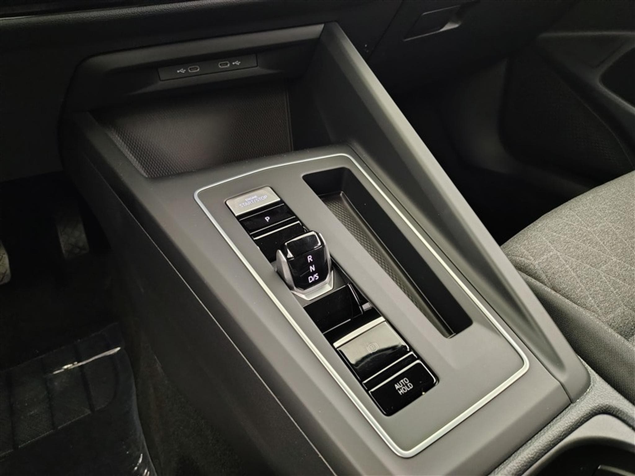 VW Golf 1.5 eTSI 150Cv DSG Anniversary Model CARPLAY / CAMERA (2025) - Photo 12