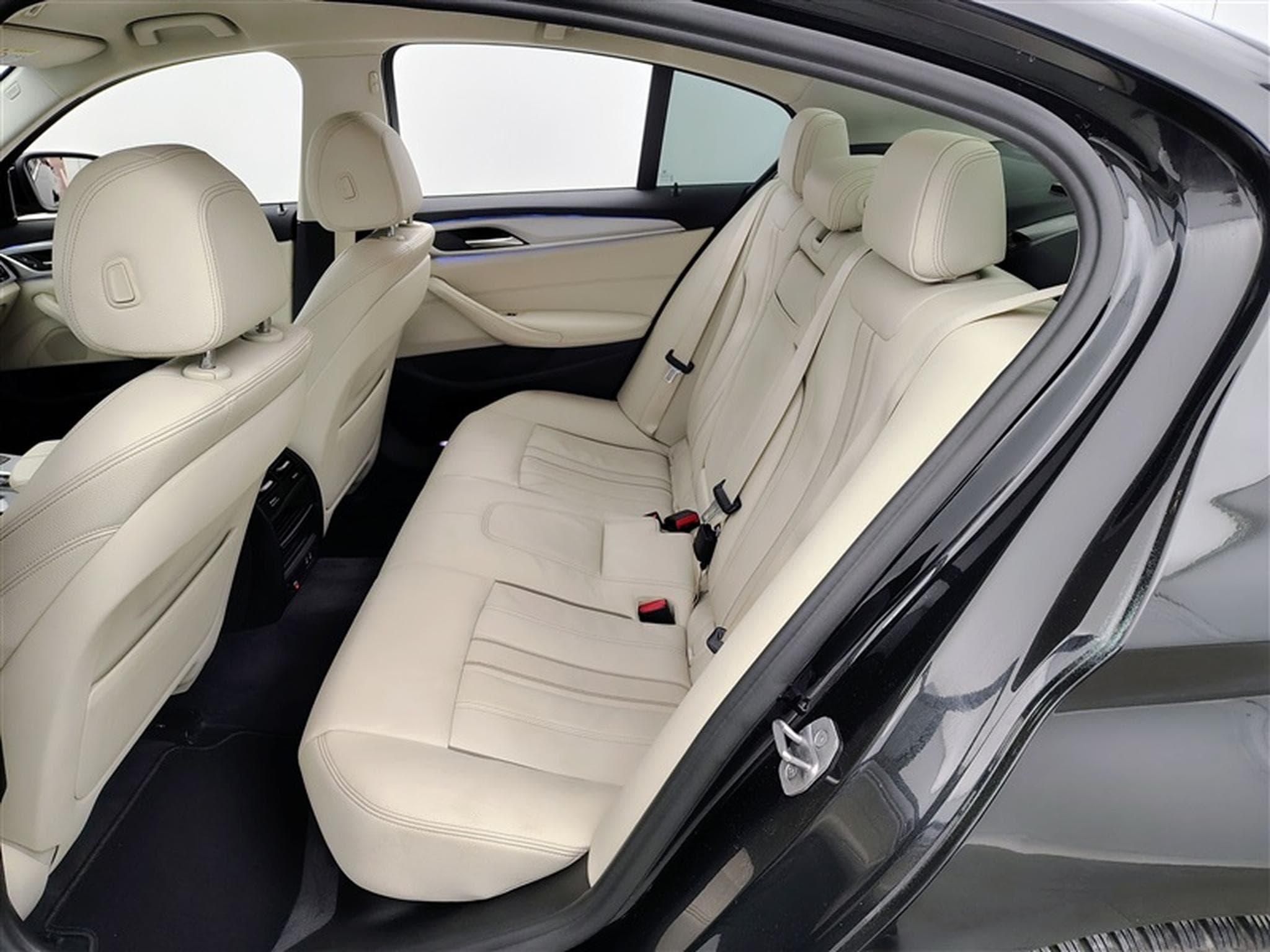 BMW 520 520eA PHEV CUIR/NAVI/FULL LED/JA18/PDC (2021) - Photo 13