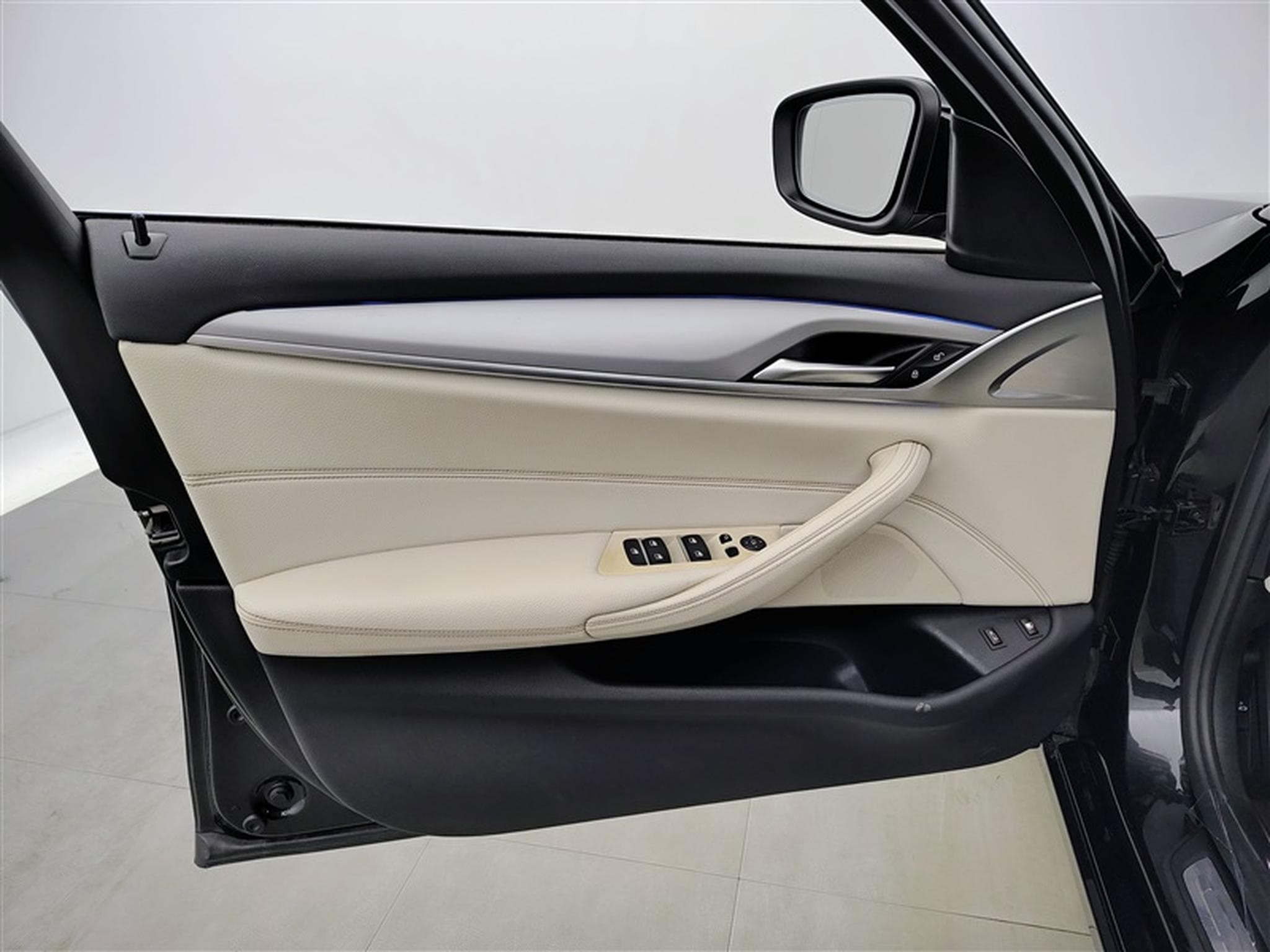 BMW 520 520eA PHEV CUIR/NAVI/FULL LED/JA18/PDC (2021) - Photo 17