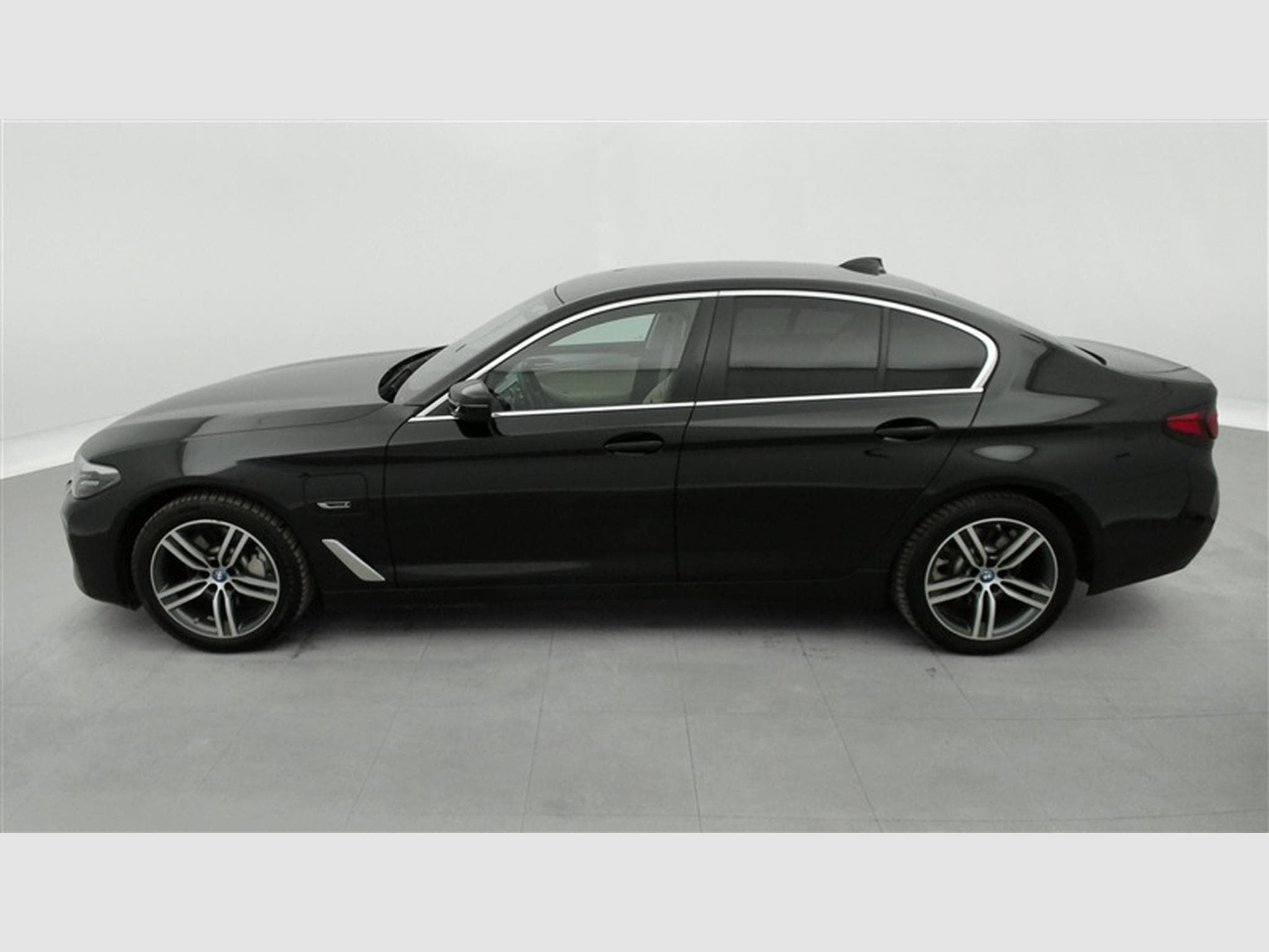 BMW 520 520eA PHEV CUIR/NAVI/FULL LED/JA18/PDC (2021) - Photo 3
