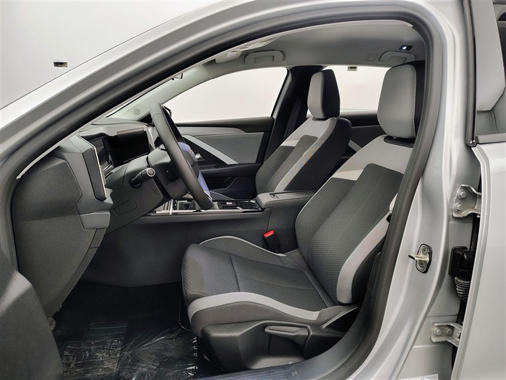 Opel Astra Sports Tourer 1.2 Turbo Edition NAVI / FULL LED / CARPLAY (2024) - Photo 7