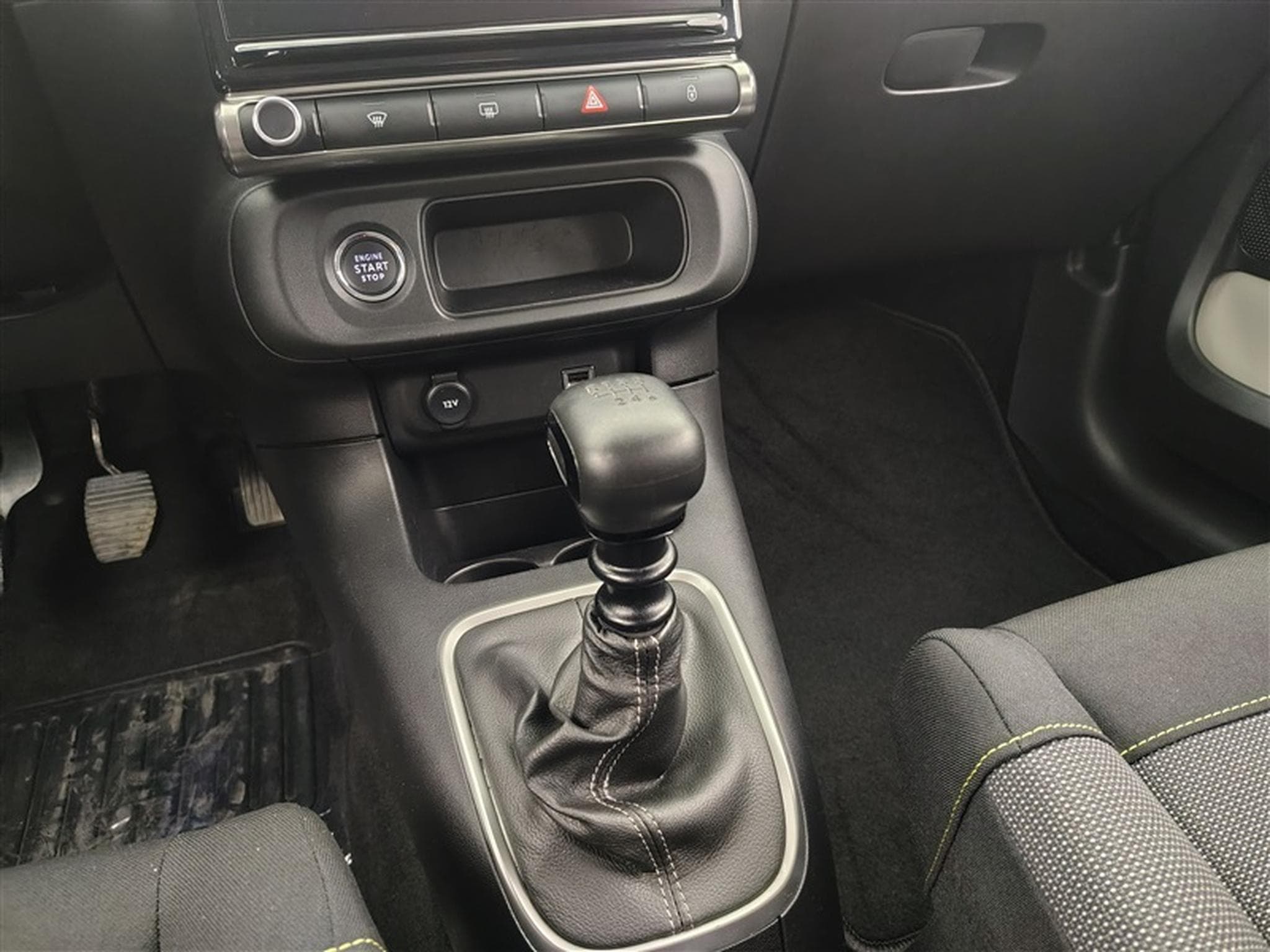 Citroen C3 1.2i PureTech Shine CARPLAY / FULL LED / JA 16" (2023) - Photo 12