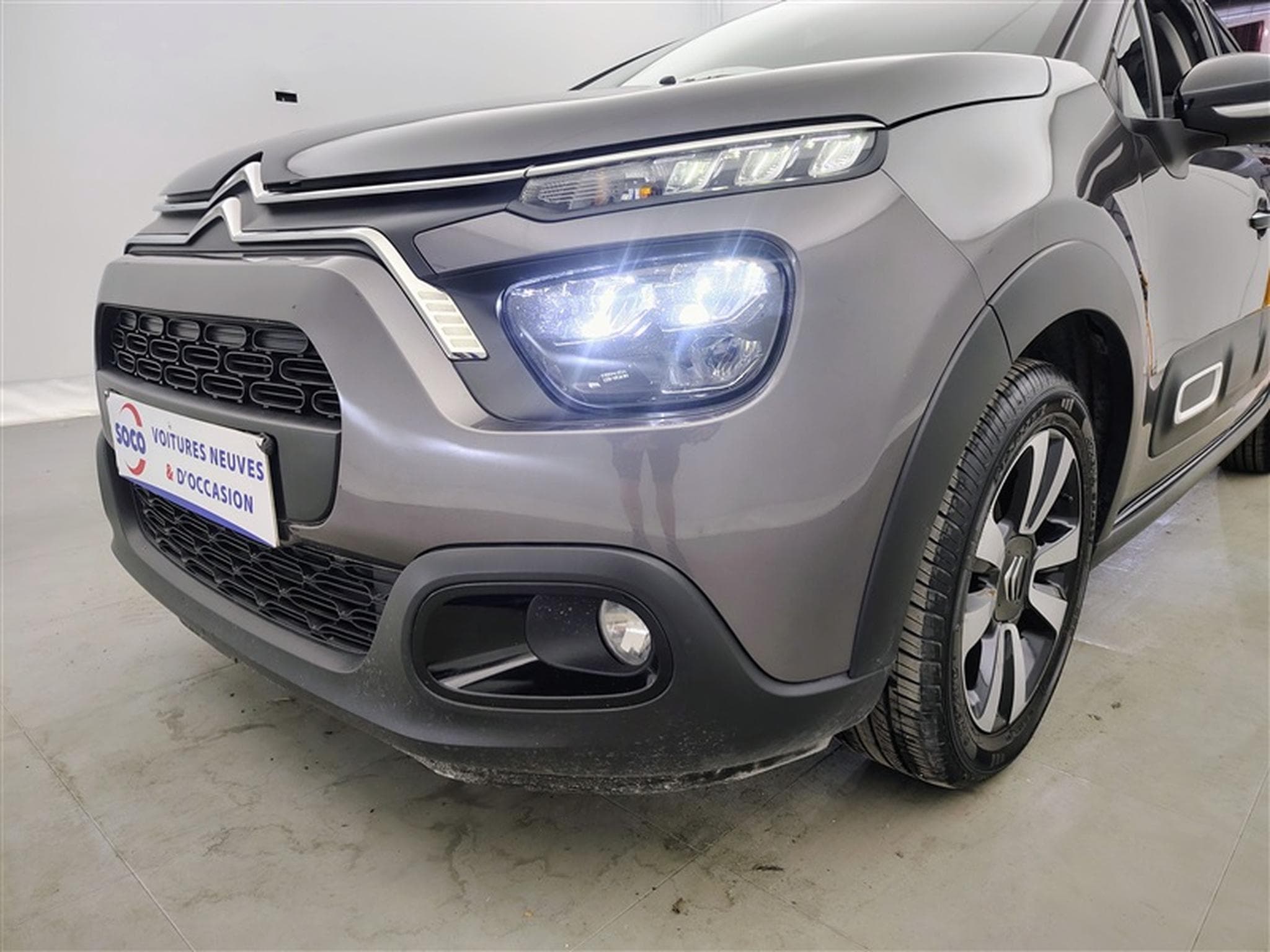 Citroen C3 1.2i PureTech Shine CARPLAY / FULL LED / JA 16" (2023) - Photo 15