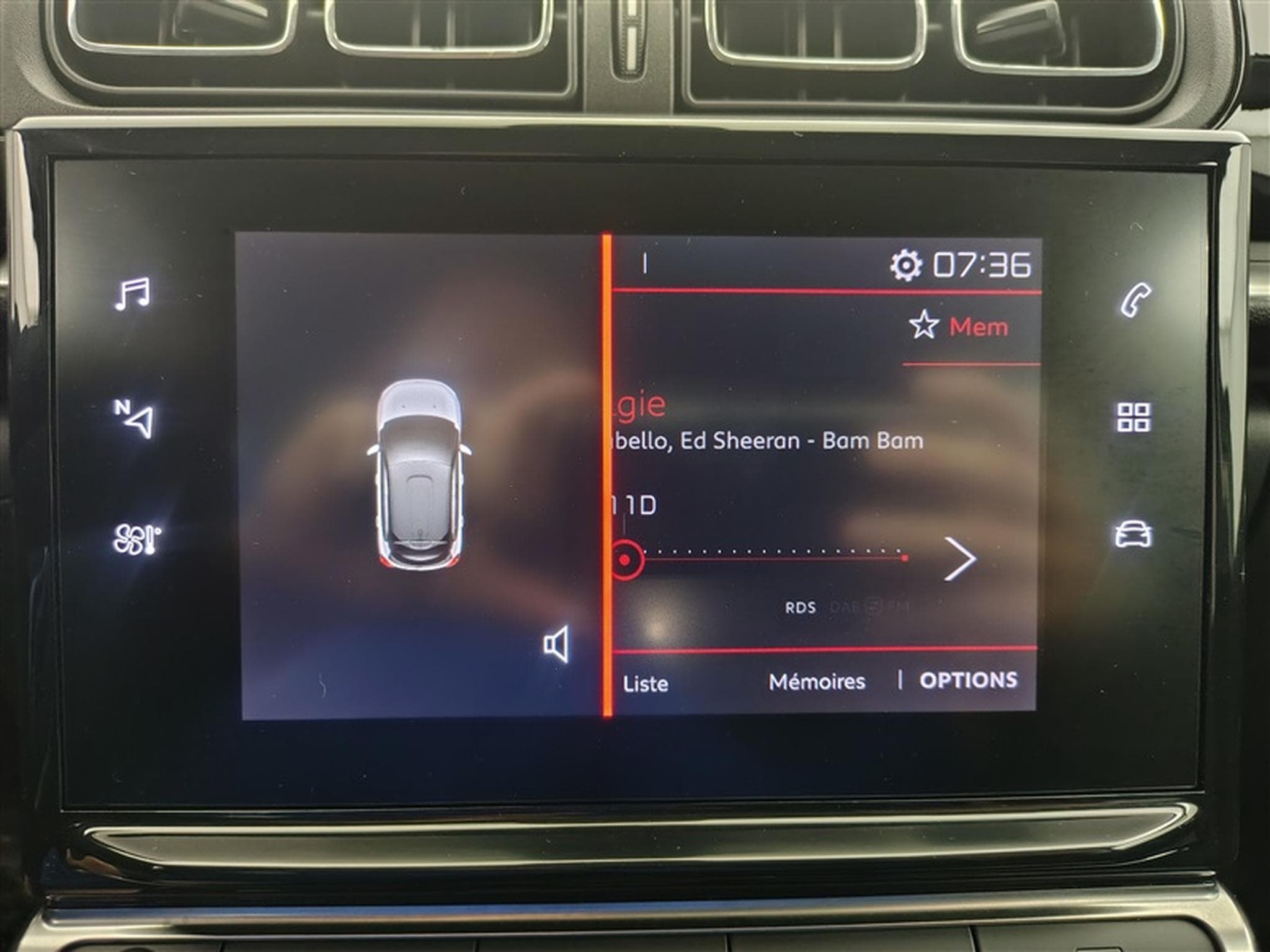 Citroen C3 1.2i PureTech Shine CARPLAY / FULL LED / JA 16" (2023) - Photo 17
