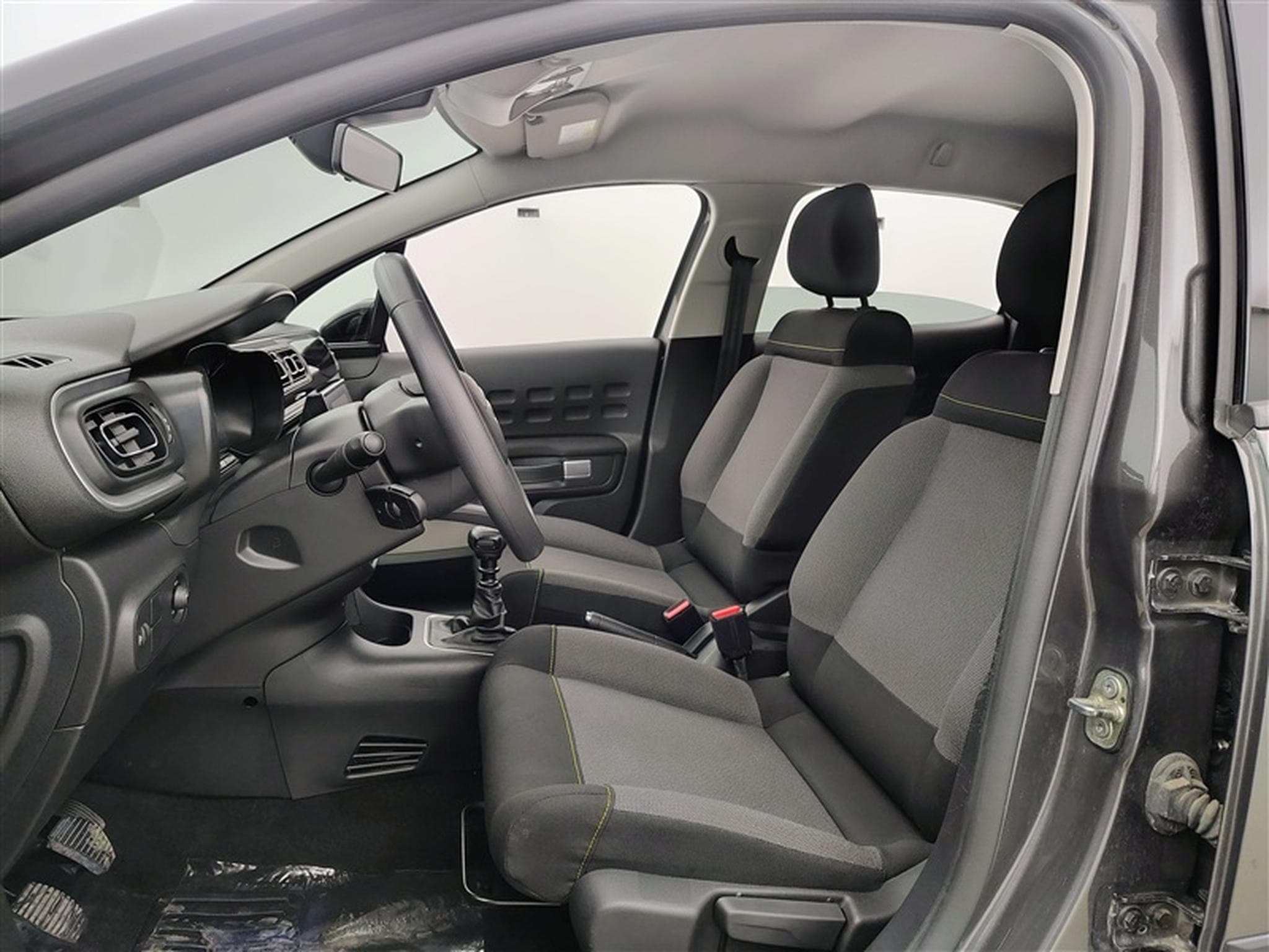 Citroen C3 1.2i PureTech Shine CARPLAY / FULL LED / JA 16" (2023) - Photo 7