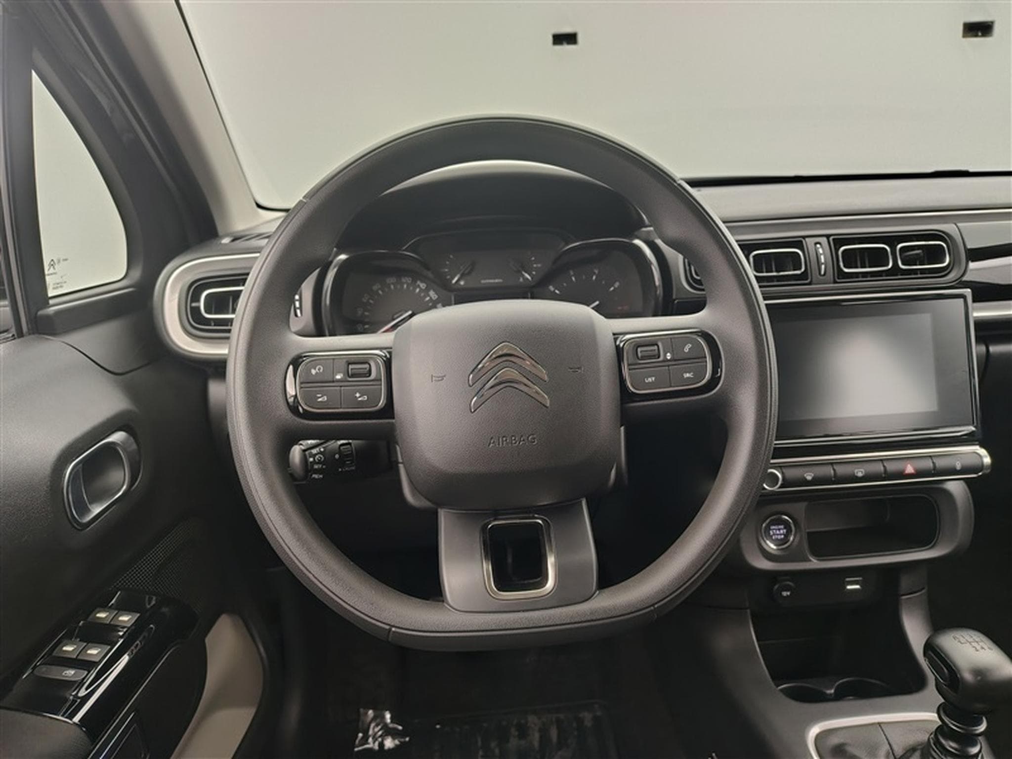 Citroen C3 1.2i PureTech Shine CARPLAY / FULL LED / JA 16" (2023) - Photo 9