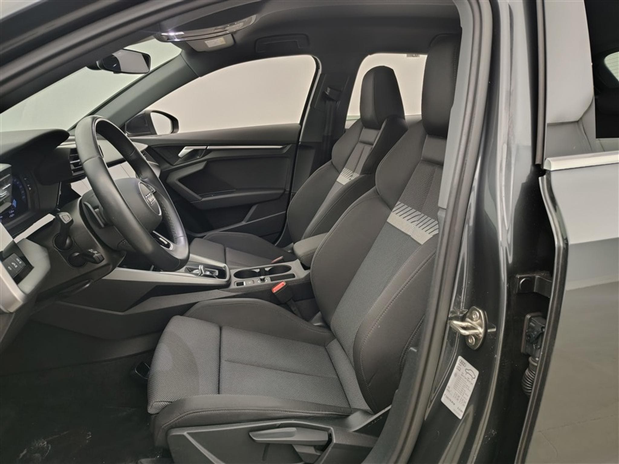 Audi A3 30 TFSI Advanced S-tronic Navi / Led / PDC (2023) - Photo 7