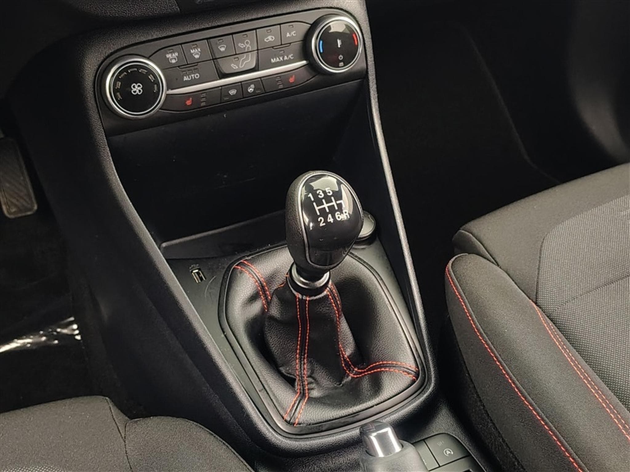 Ford Fiesta 1.0 EcoBoost MHEV ST-Line  Carplay / PDC (2022) - Photo 12