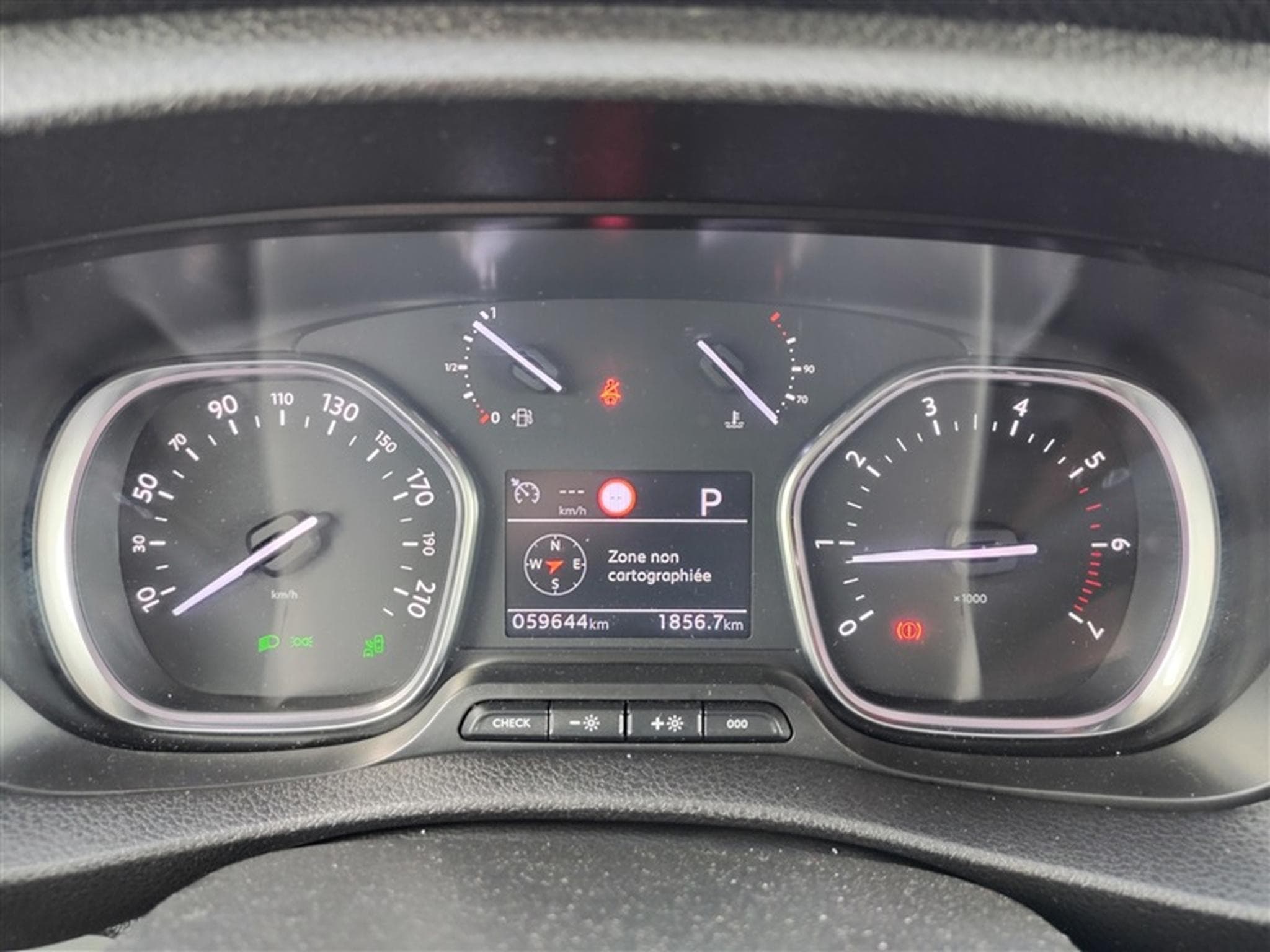 Peugeot Expert 2.0 BlueHDi EAT8 L2 NAVI CLIM / TEL / PDC AV-AR (2023) - Photo 10
