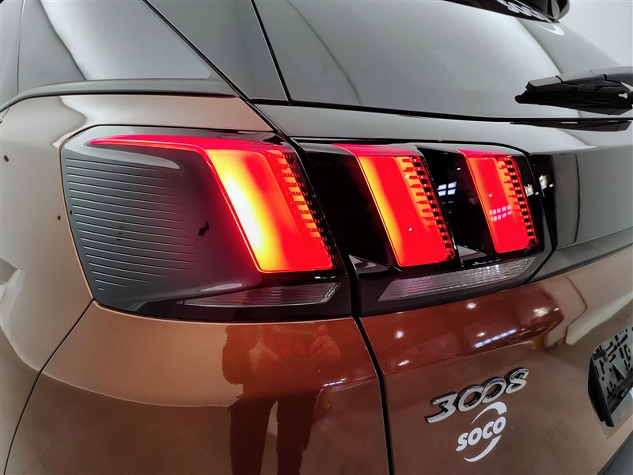 Peugeot 3008 1.2 PureTech 130cv EAT8 Allure NAVI / KEYLESS / CAMERA (2019) - Photo 14