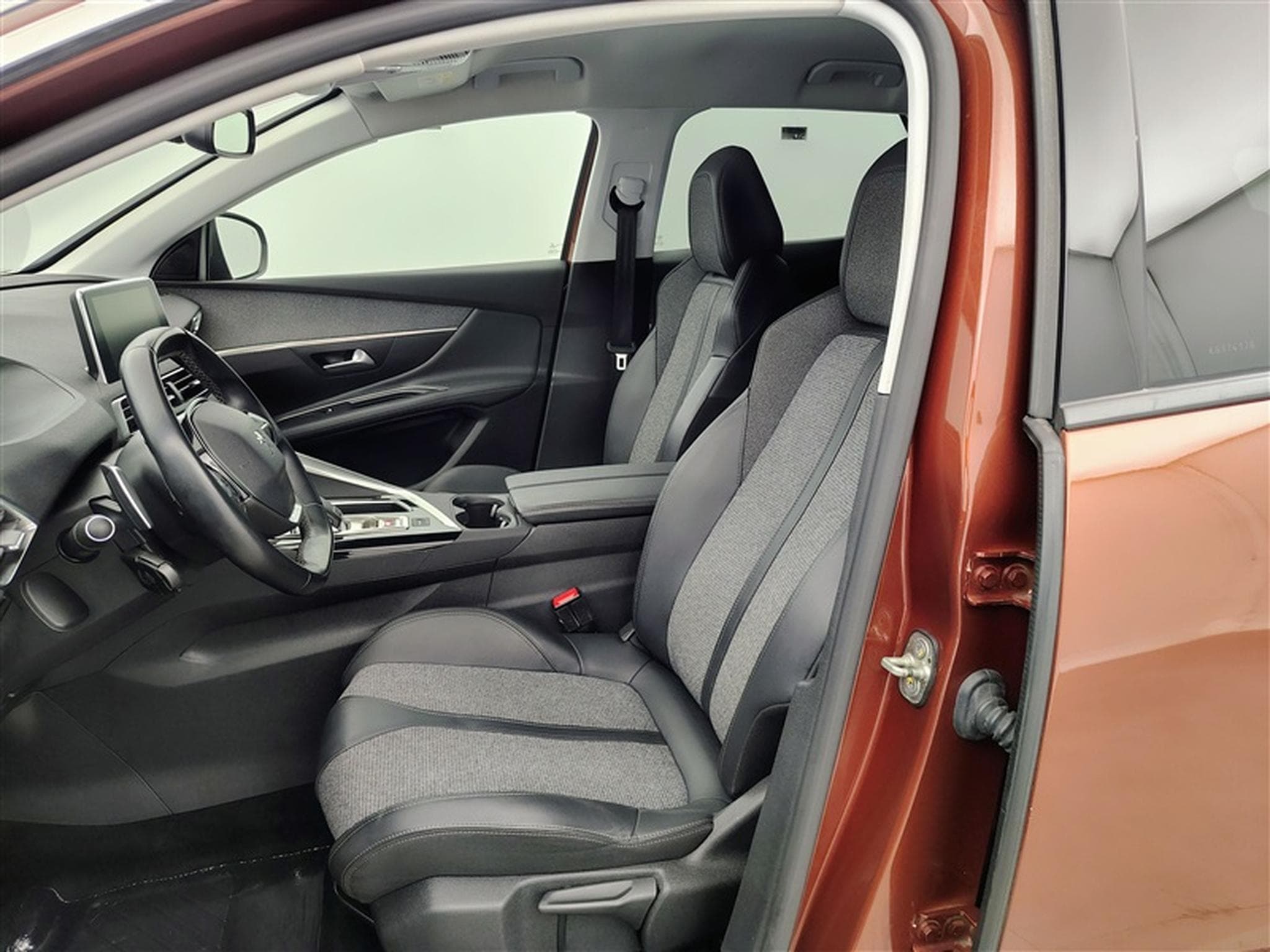 Peugeot 3008 1.2 PureTech 130cv EAT8 Allure NAVI / KEYLESS / CAMERA (2019) - Photo 5
