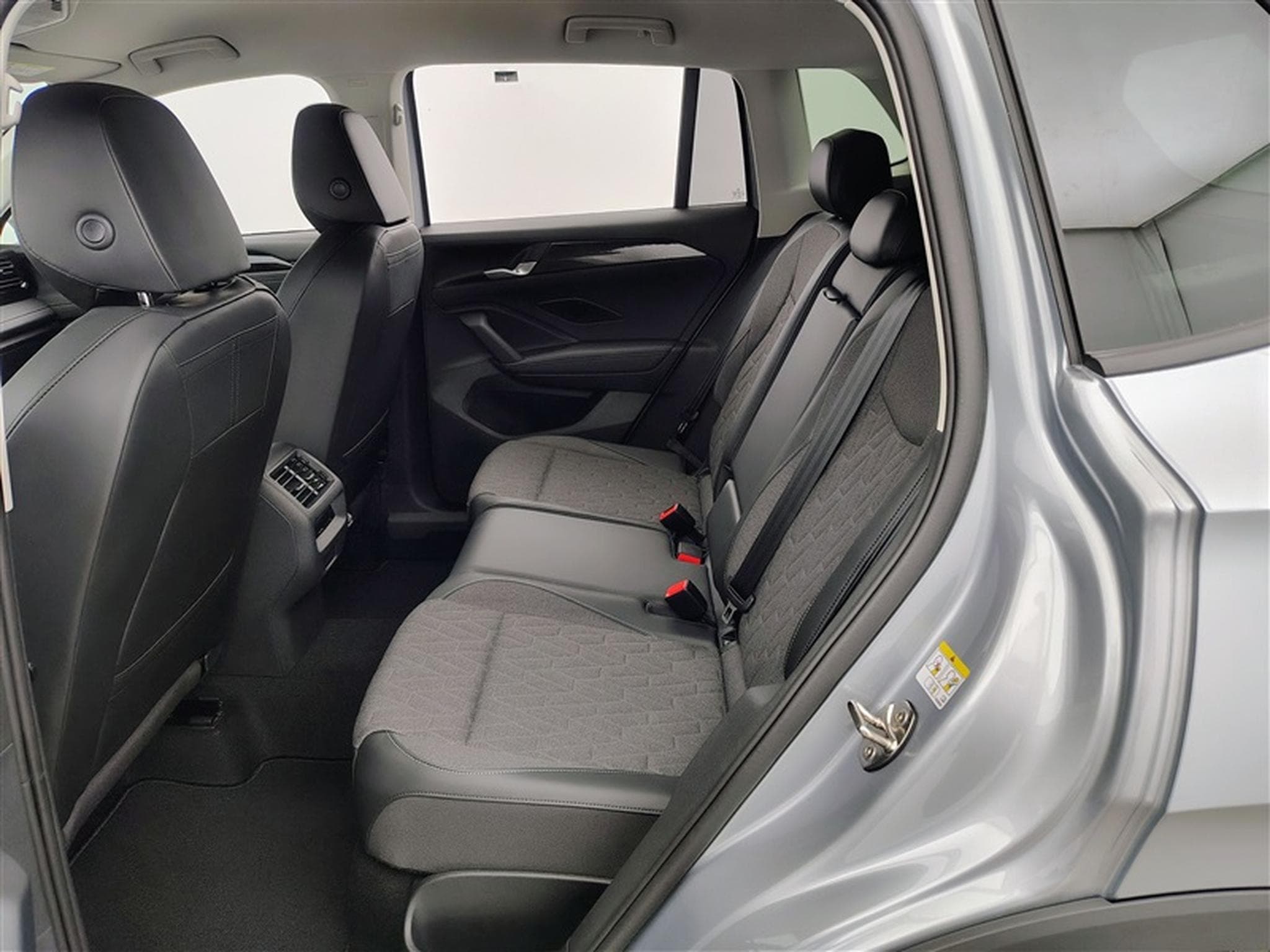 VW Tiguan 1.5 TSI 130cv DSG United CARPLAY / FULL LED / CAMERA 360° (2026) - Photo 13