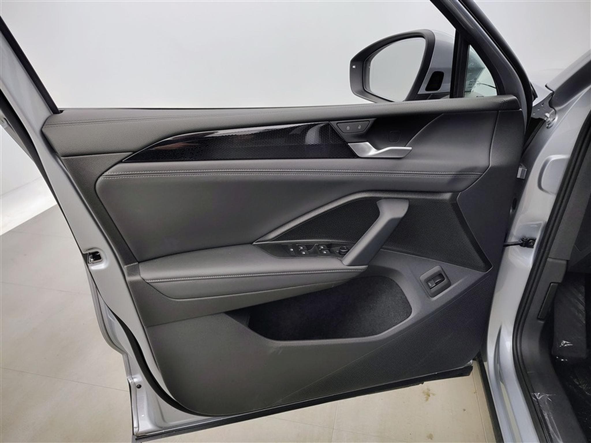 VW Tiguan 1.5 TSI 130cv DSG United CARPLAY / FULL LED / CAMERA 360° (2026) - Photo 17