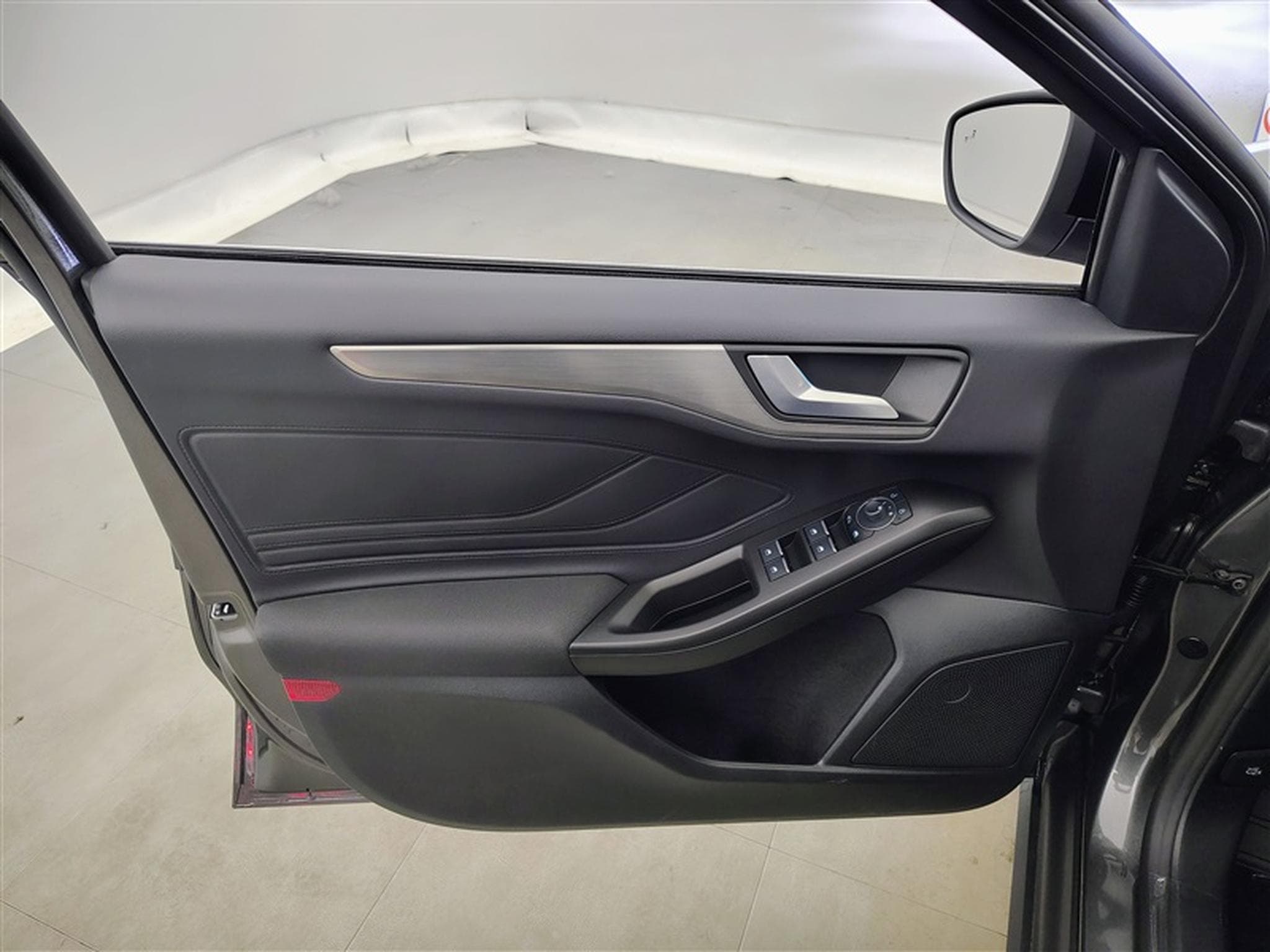 Ford Focus 1.0 EcoBoost 155Cv Titanium X Navi / PDC av+ar (2025) - Photo 17