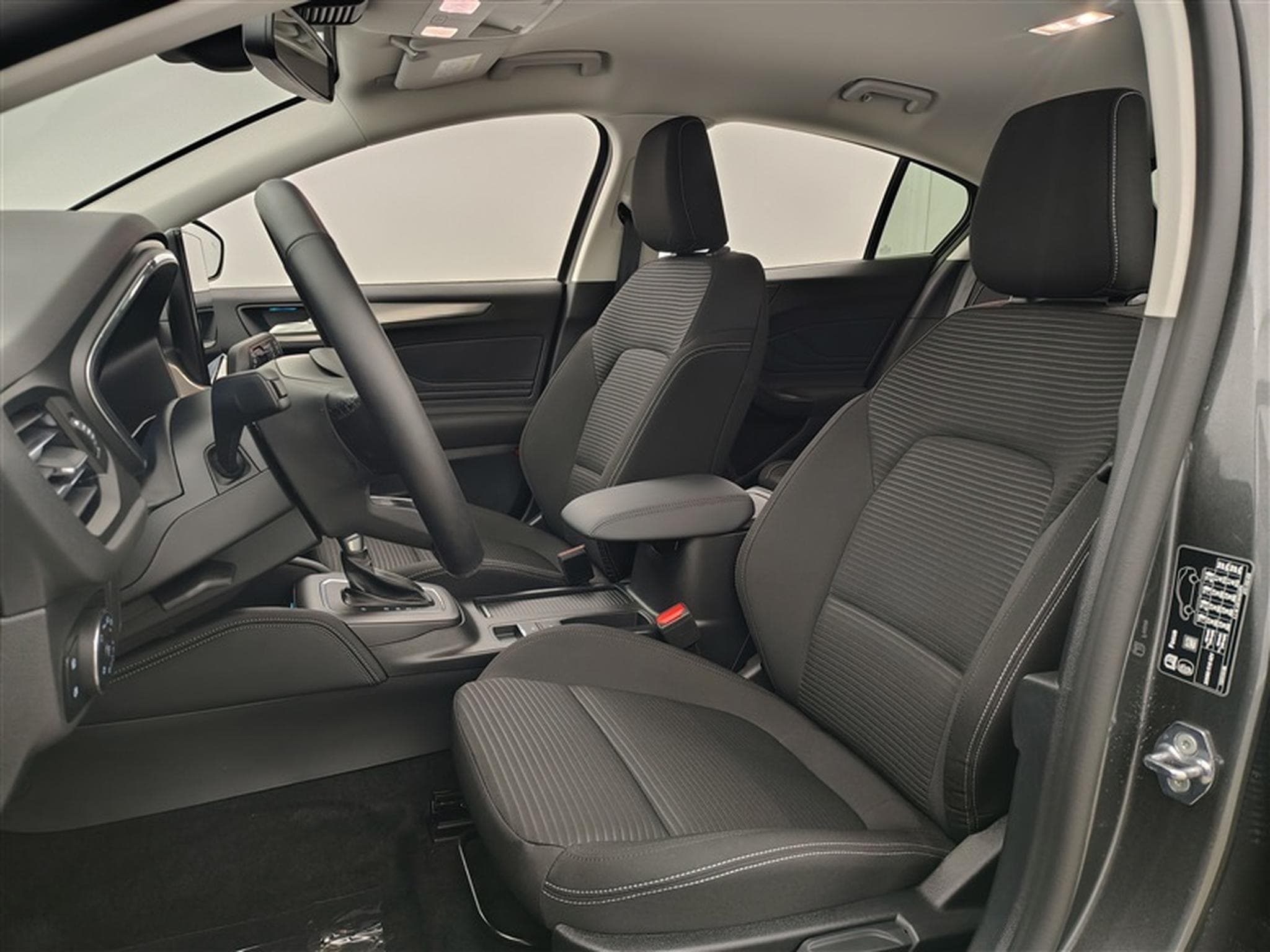Ford Focus 1.0 EcoBoost 155Cv Titanium X Navi / PDC av+ar (2025) - Photo 7