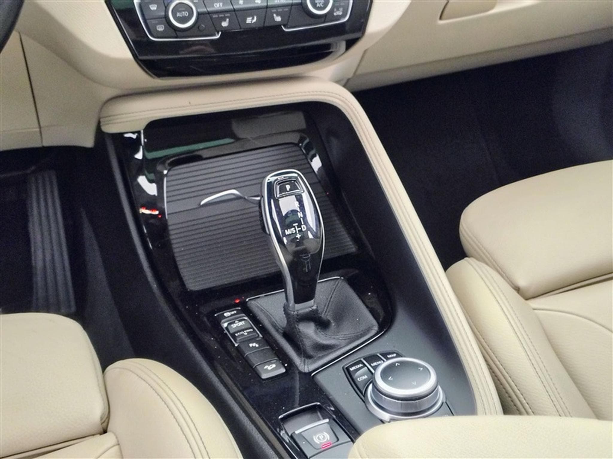 BMW X2 2.0iA xDrive20 4WD/CUIR/NAVI/FULL LED/TO PANO/JA18 (2021) - Photo 12