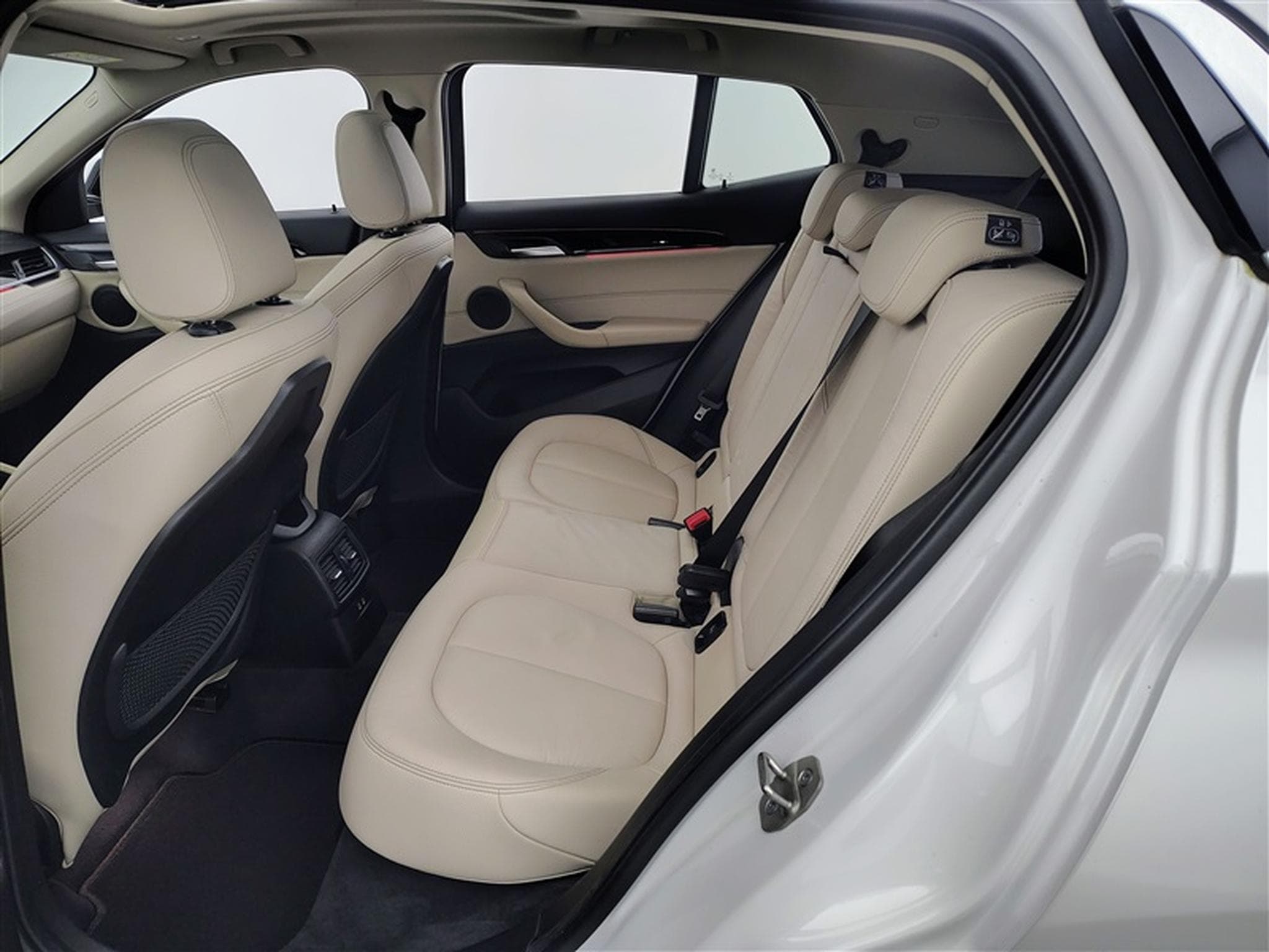 BMW X2 2.0iA xDrive20 4WD/CUIR/NAVI/FULL LED/TO PANO/JA18 (2021) - Photo 13