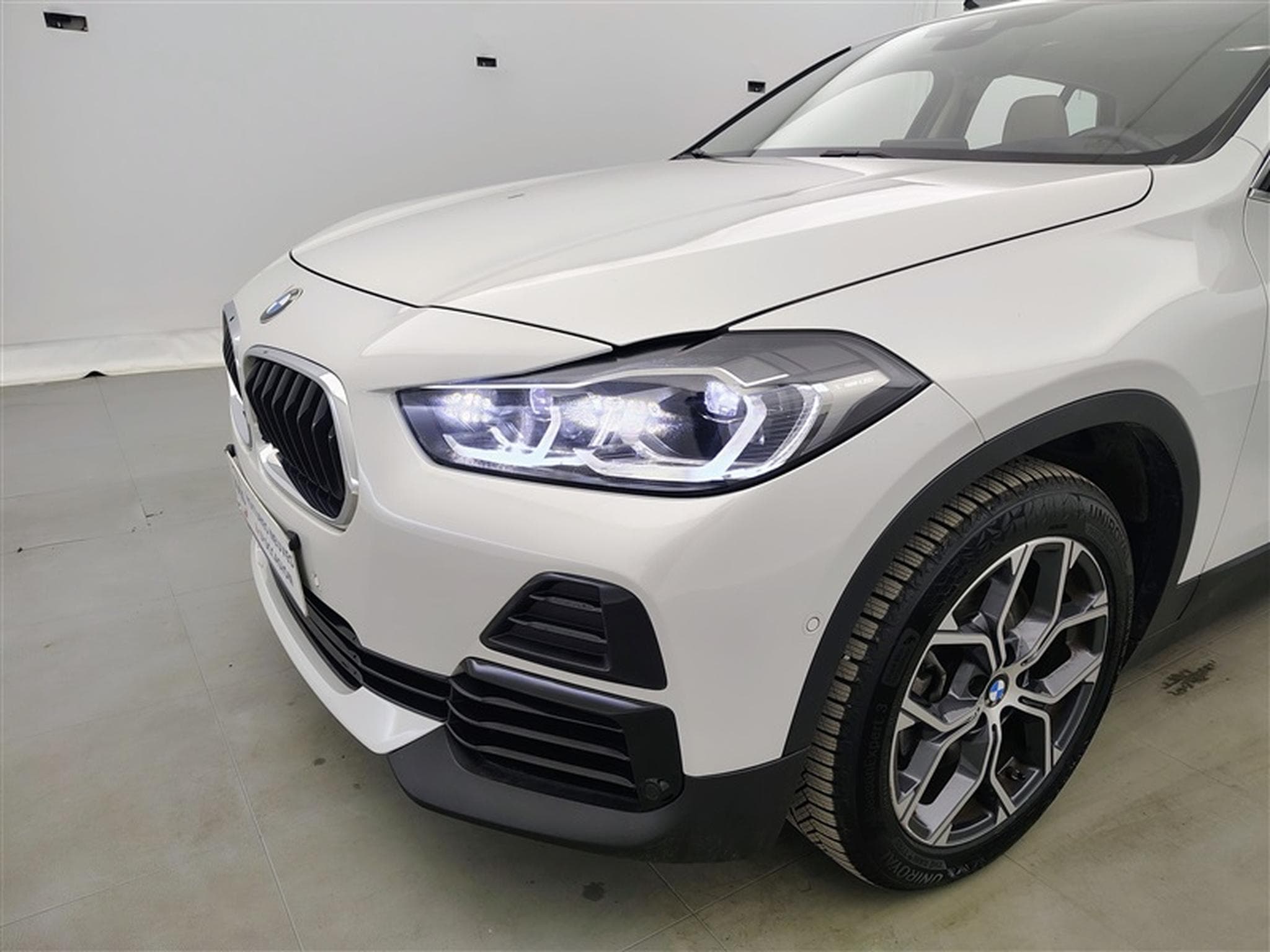 BMW X2 2.0iA xDrive20 4WD/CUIR/NAVI/FULL LED/TO PANO/JA18 (2021) - Photo 15