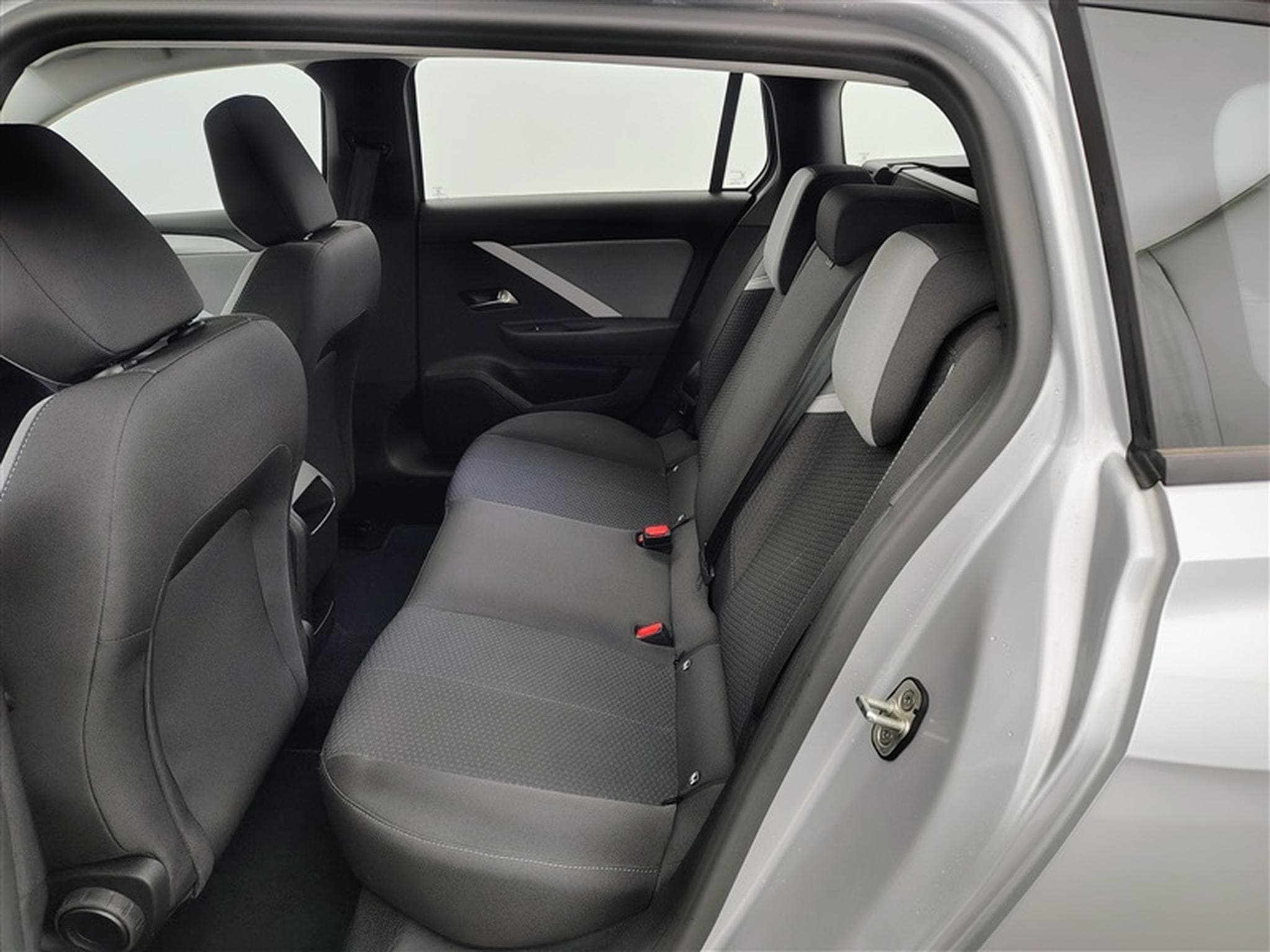 Opel Astra Sports Tourer 1.2 Turbo Edition NAVI / FULL LED / CARPLAY (2024) - Photo 13