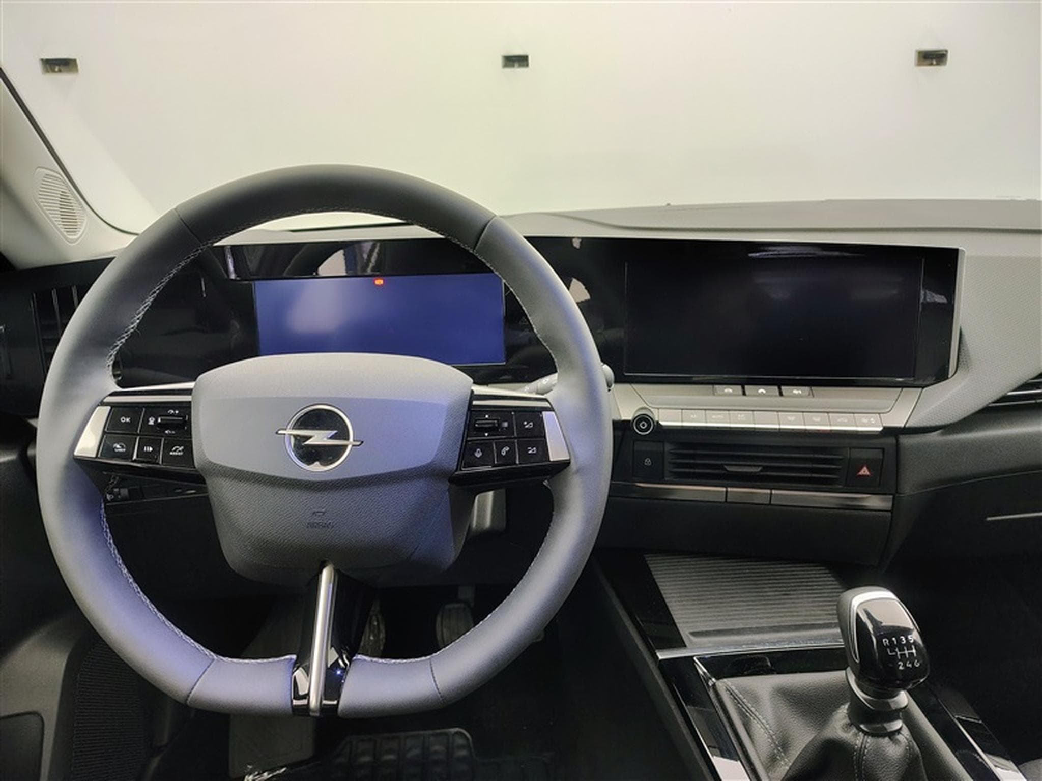 Opel Astra Sports Tourer 1.2 Turbo Edition NAVI / FULL LED / CARPLAY (2024) - Photo 9