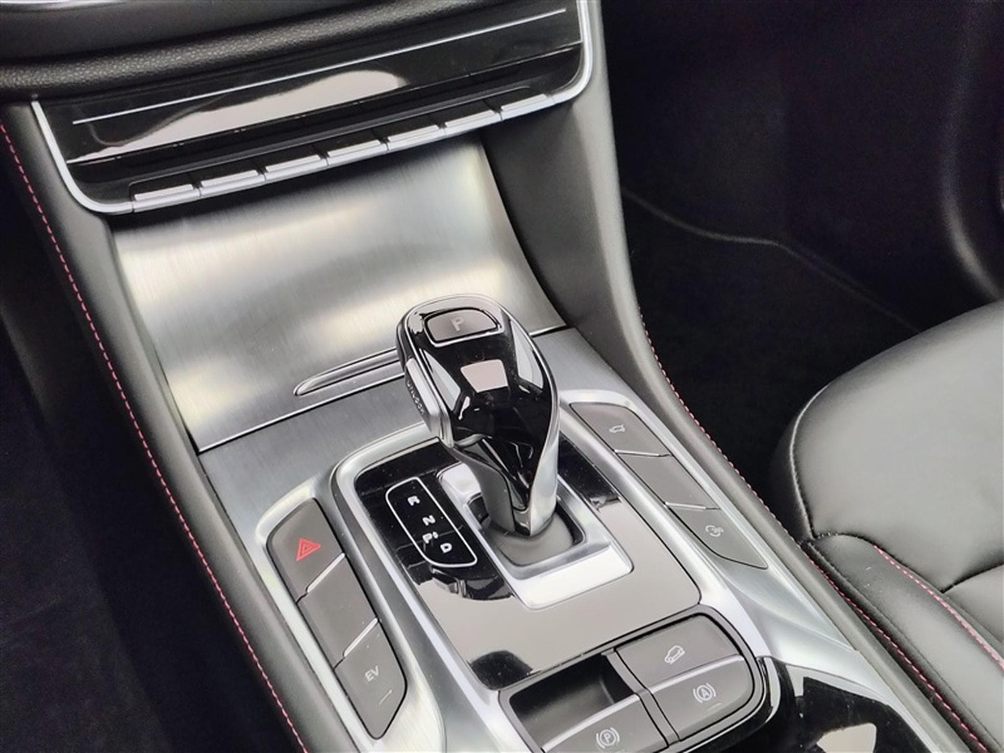 MG EHS 1.5 Turbo PHEV Luxury NAVI / FULL LED / CUIR / TOIT PANO (2021) - Photo 12