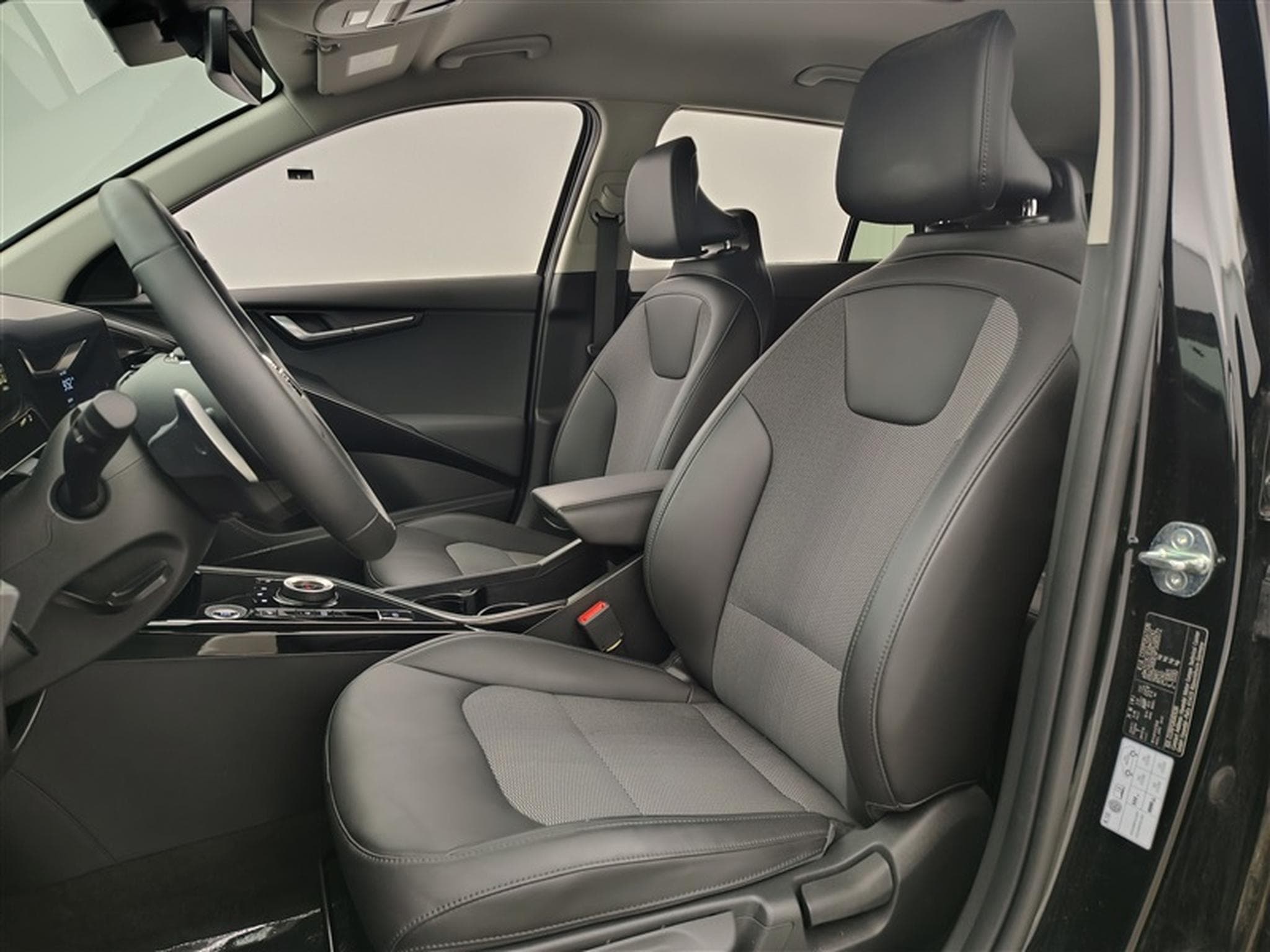 Kia Niro HEV 1.6 GDi Pulse DCT NAVI / FULL LED / S-CUIR (2023) - Photo 6