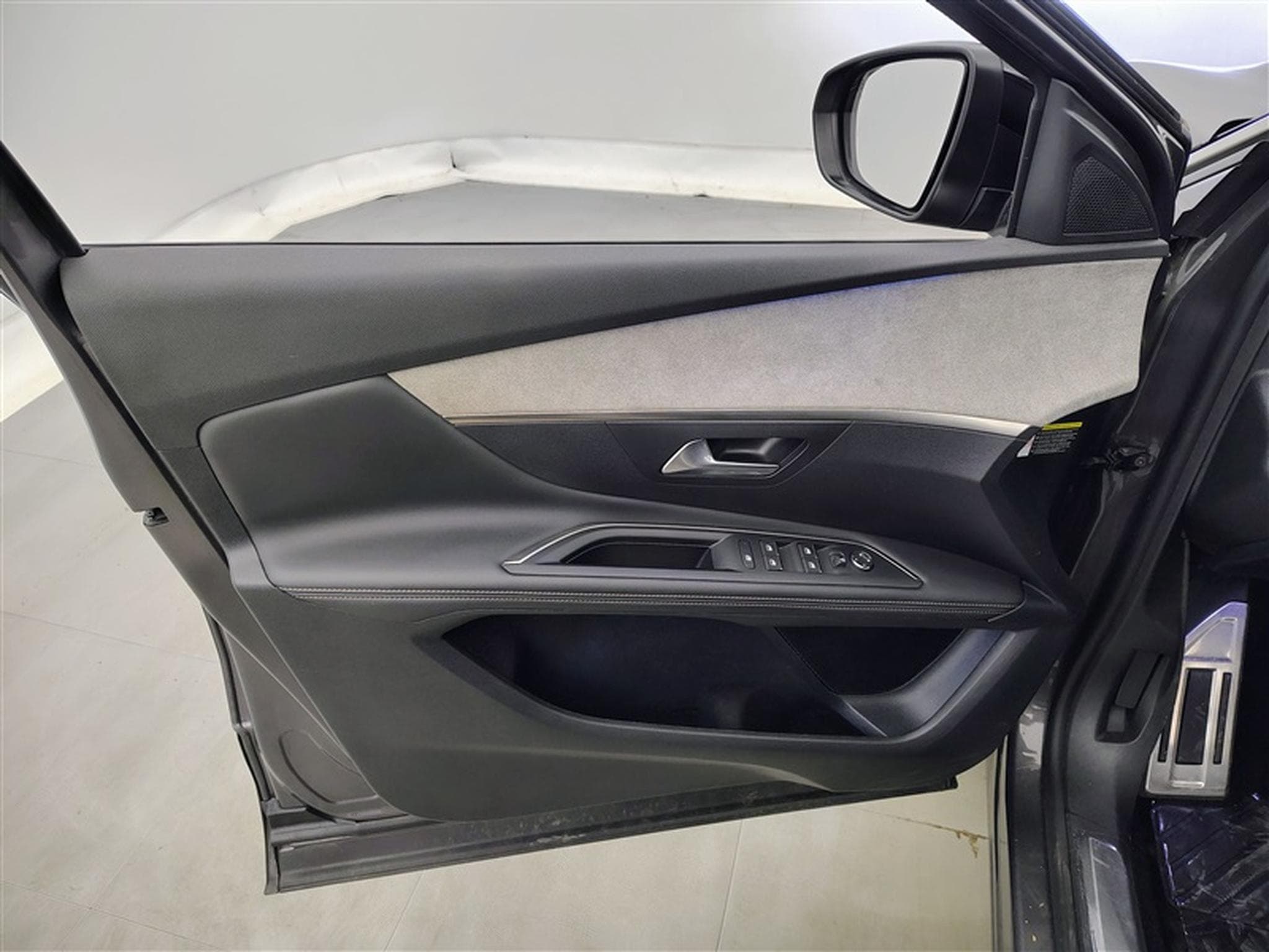 Peugeot 3008 1.2 PureTech 130cv EAT8 GT Pack NAVI / FULL LED / TOIT PANO (2023) - Photo 17