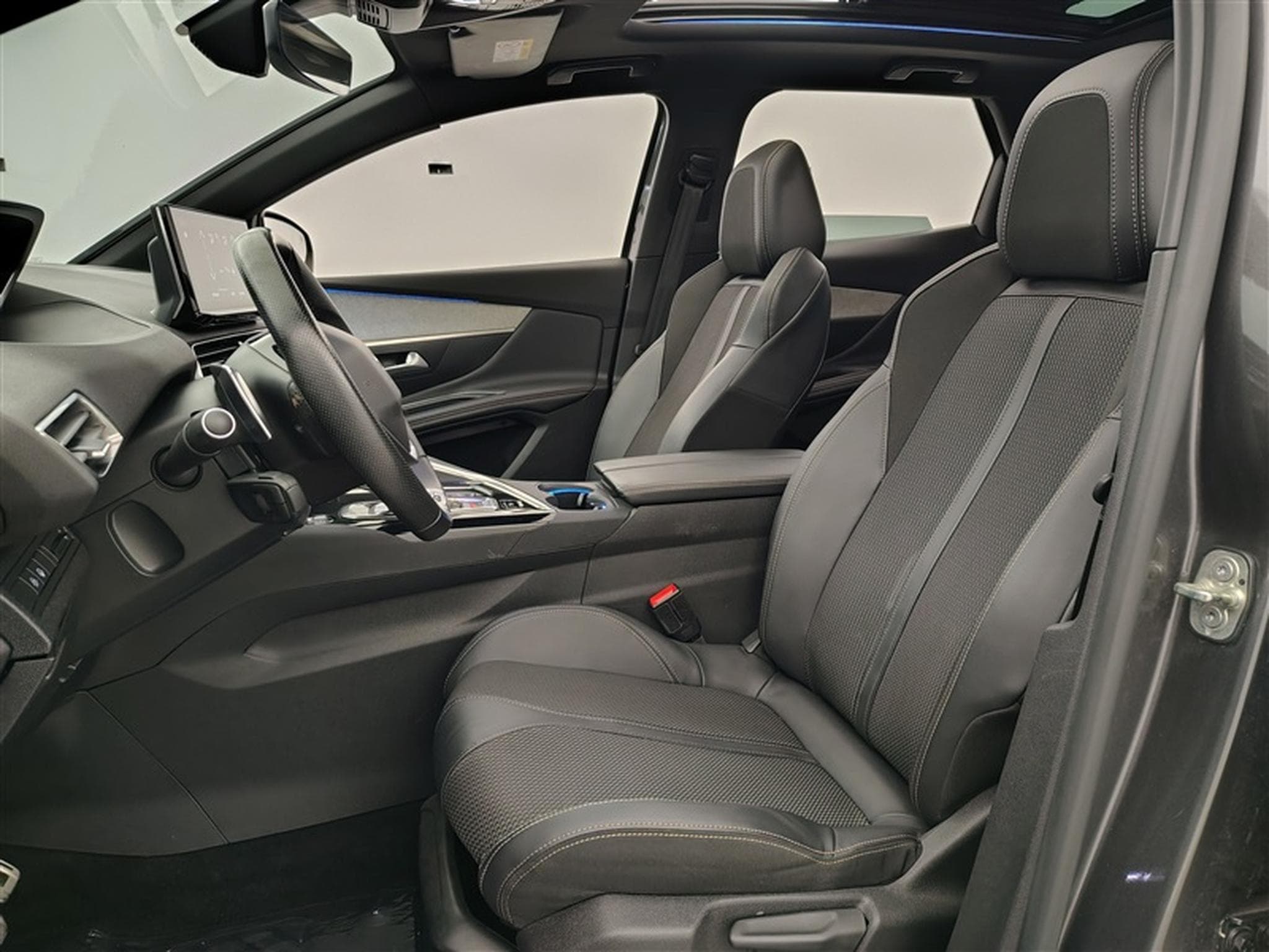 Peugeot 3008 1.2 PureTech 130cv EAT8 GT Pack NAVI / FULL LED / TOIT PANO (2023) - Photo 7