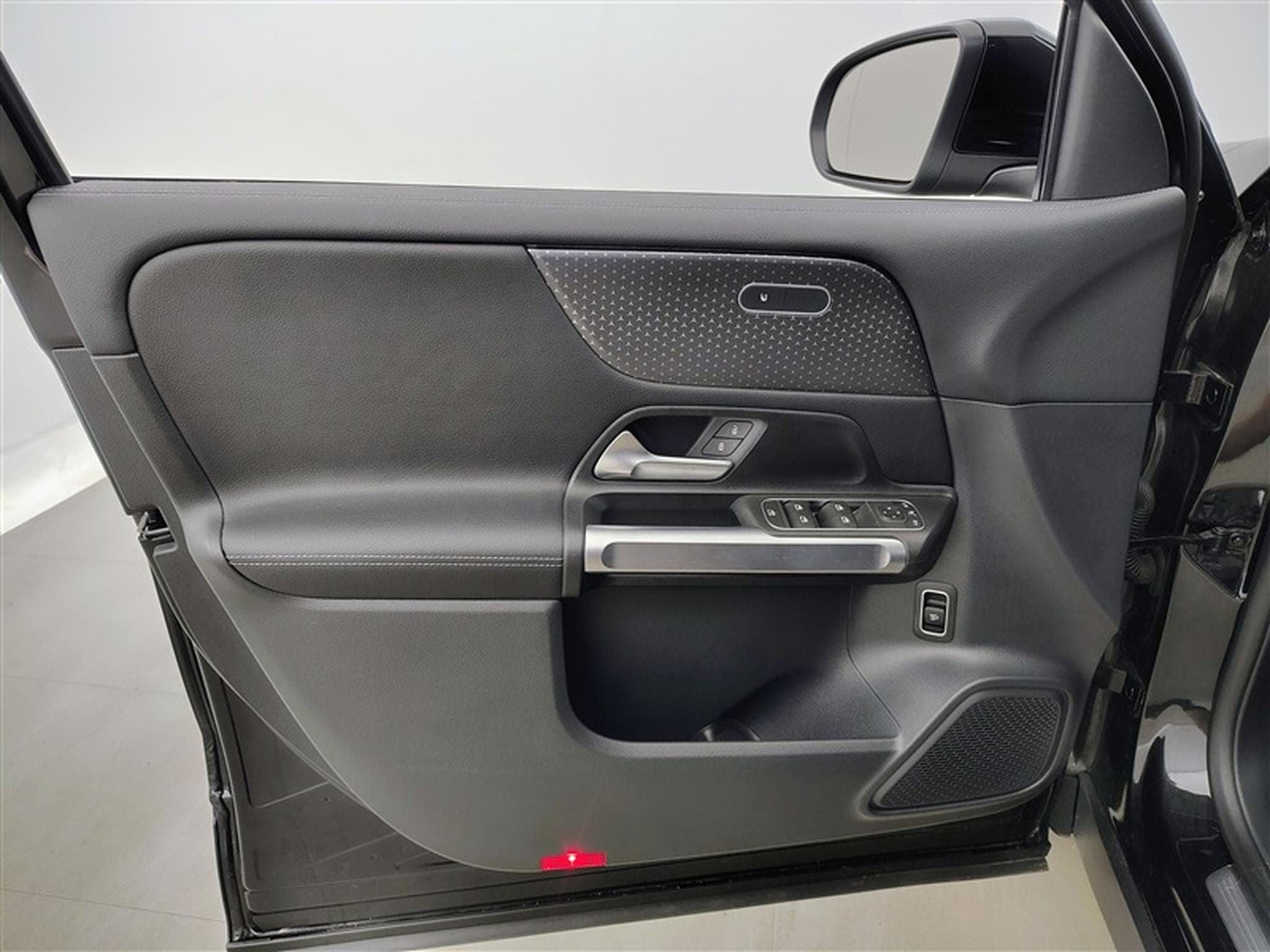 Mercedes GLB 180 GLB 180 d Luxury Line 7P/CUIR/NAVI/FULL LED/JA18 (2024) - Photo 17