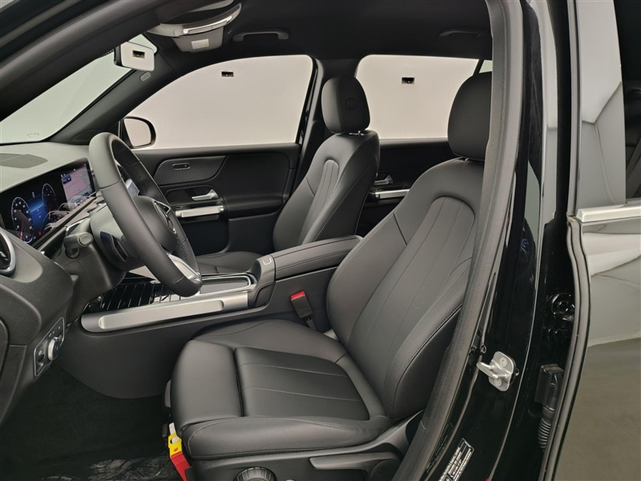 Mercedes GLB 180 GLB 180 d Luxury Line 7P/CUIR/NAVI/FULL LED/JA18 (2024) - Photo 7