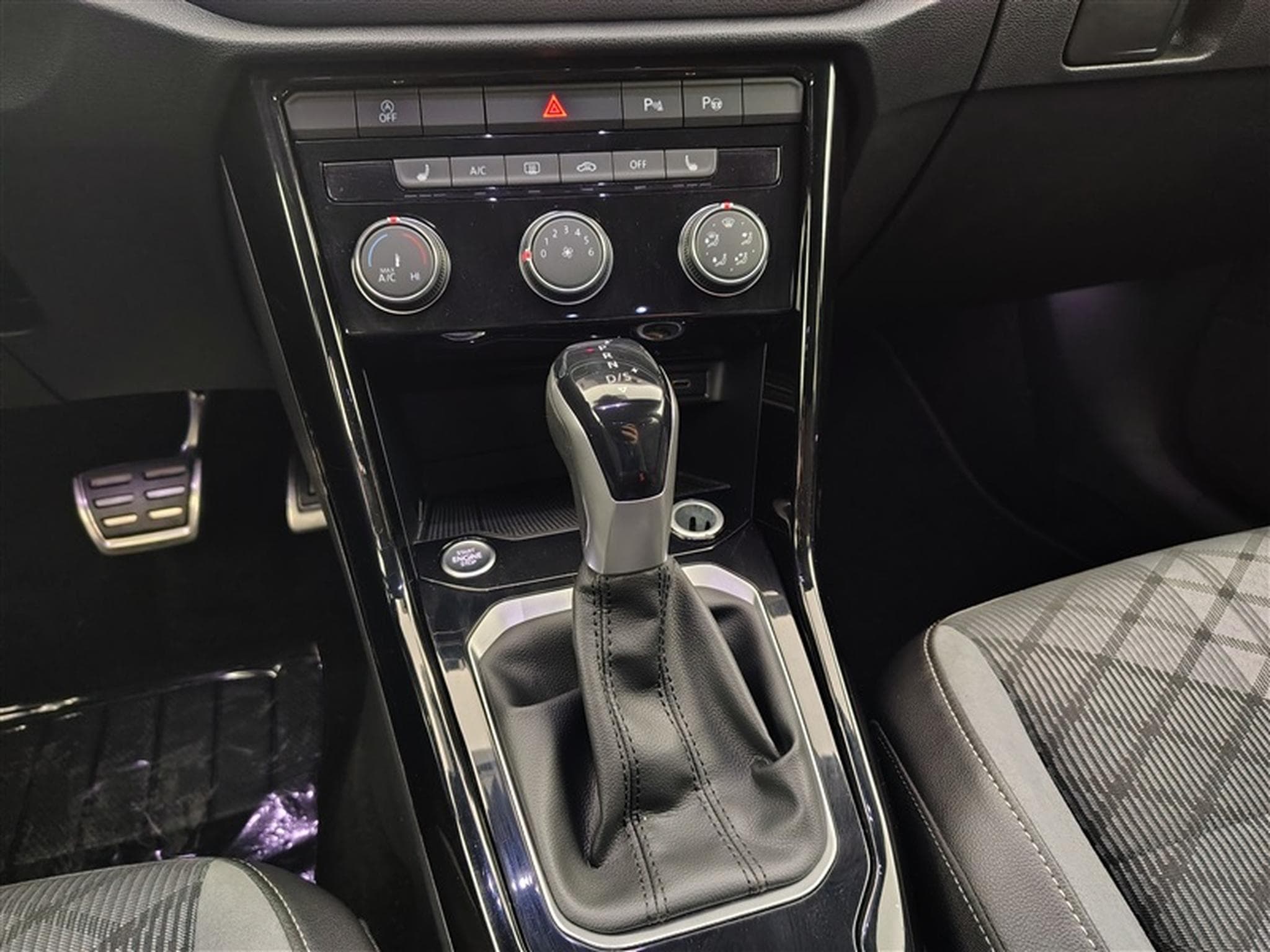 VW T-Roc 1.5 TSI 150cv DSG R-Line CARPLAY / FULL LED / KEYLESS / CAM (2022) - Photo 12