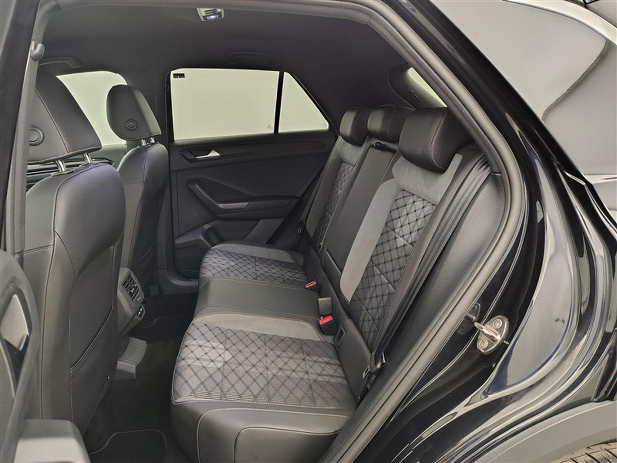 VW T-Roc 1.5 TSI 150cv DSG R-Line CARPLAY / FULL LED / KEYLESS / CAM (2022) - Photo 13