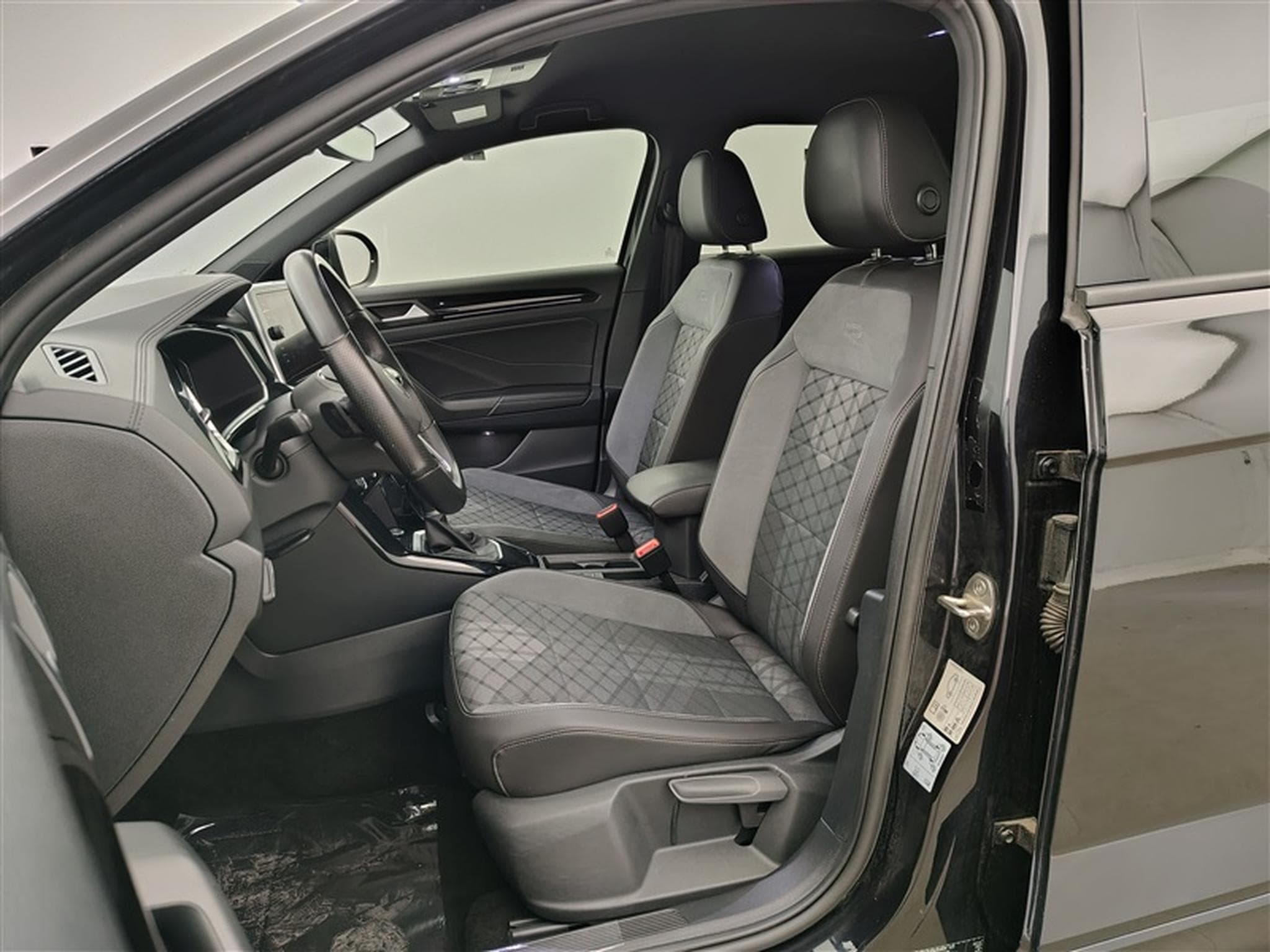 VW T-Roc 1.5 TSI 150cv DSG R-Line CARPLAY / FULL LED / KEYLESS / CAM (2022) - Photo 7