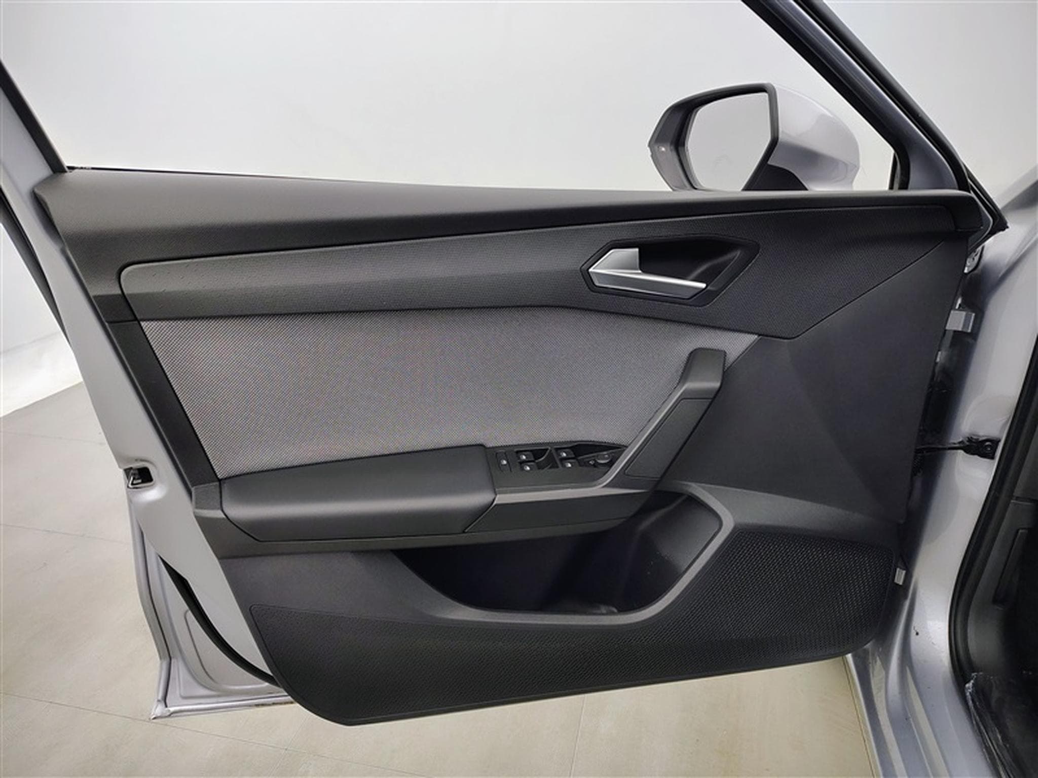Seat Leon 1.0 EcoTSI Move! NAVI/LED/JA16/PDC AV AR (2023) - Photo 17