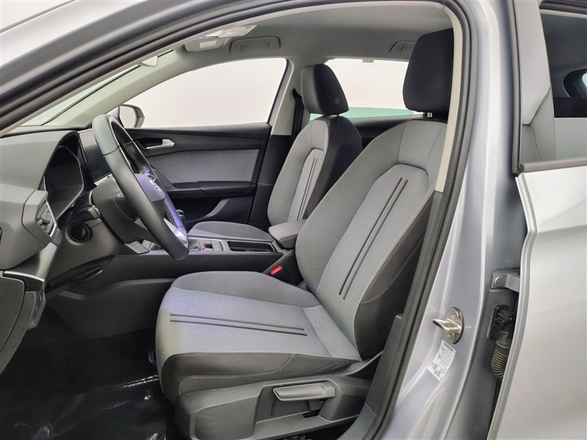 Seat Leon 1.0 EcoTSI Move! NAVI/LED/JA16/PDC AV AR (2023) - Photo 7