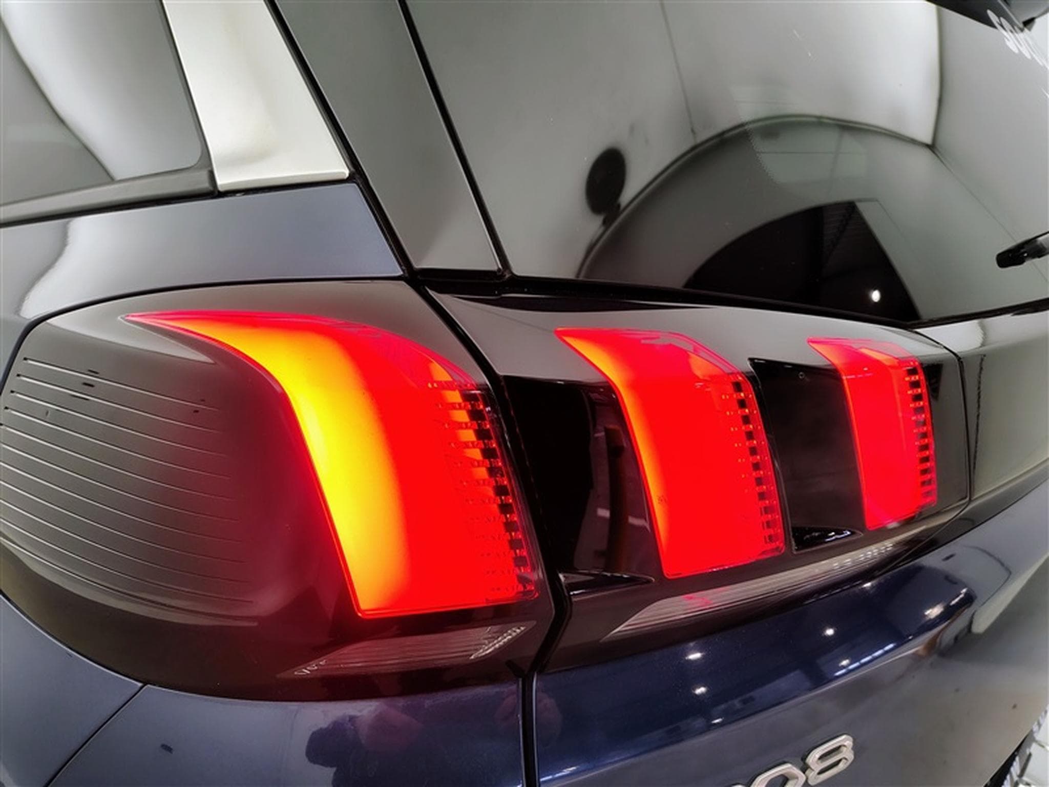 Peugeot 5008 1.2 PureTech Allure Pack 7PL NAVI / S-CUIR / FULL LED (2023) - Photo 16