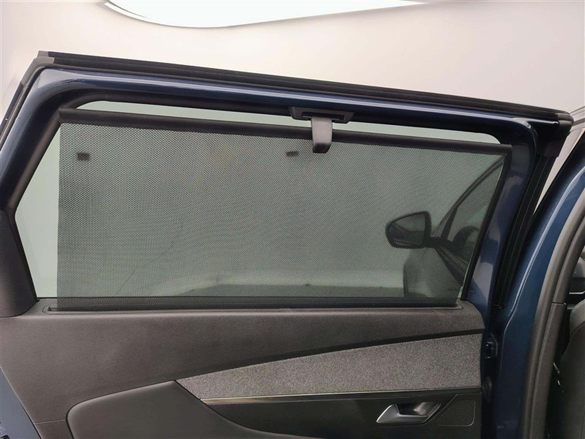 Peugeot 5008 1.2 PureTech Allure Pack 7PL NAVI / S-CUIR / FULL LED (2023) - Photo 19