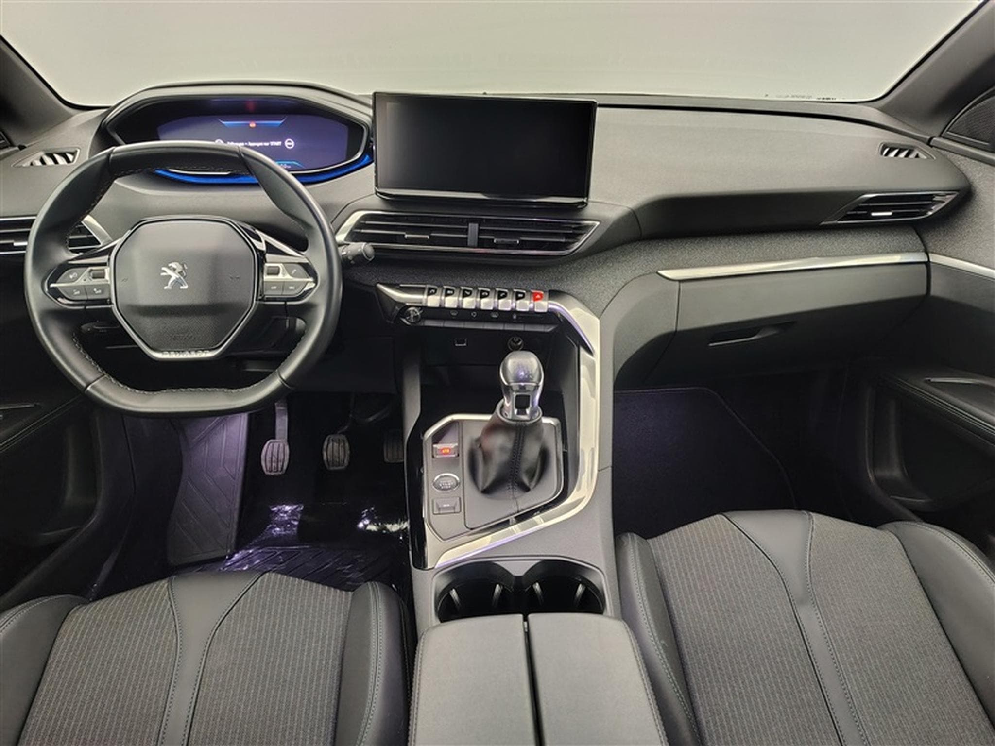 Peugeot 5008 1.2 PureTech Allure Pack 7PL NAVI / S-CUIR / FULL LED (2023) - Photo 8