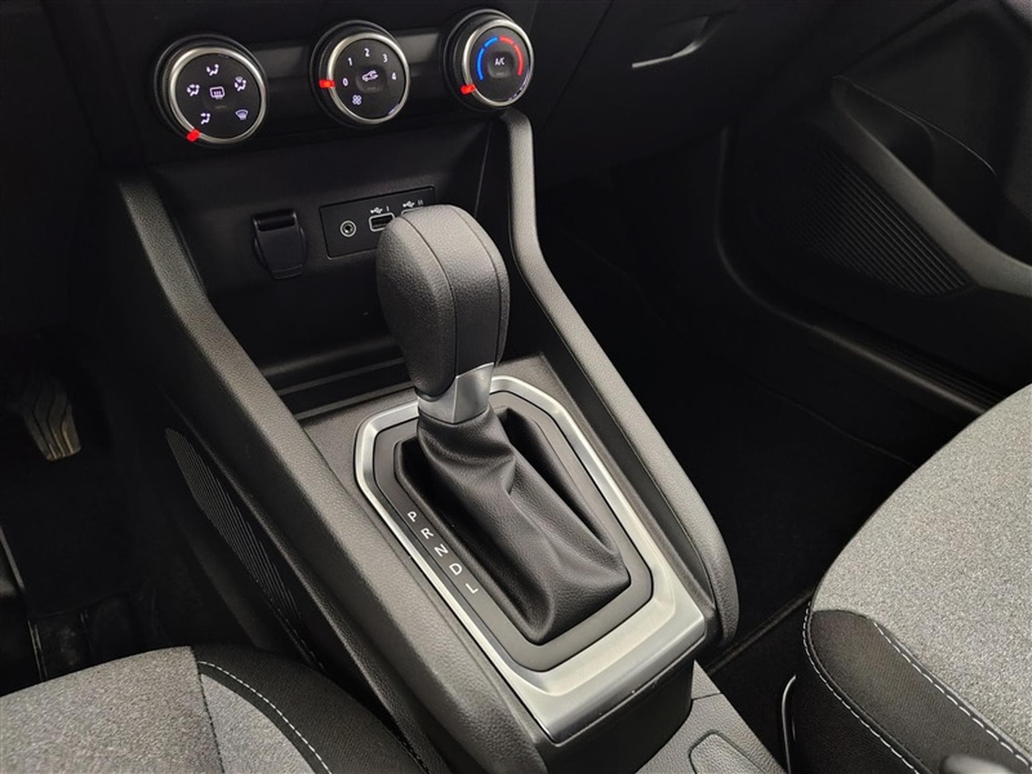 Renault Clio 1.0 TCe 90cv X-Tronic Evolution CARPLAY / PDC AR / JA 16" (2025) - Photo 12