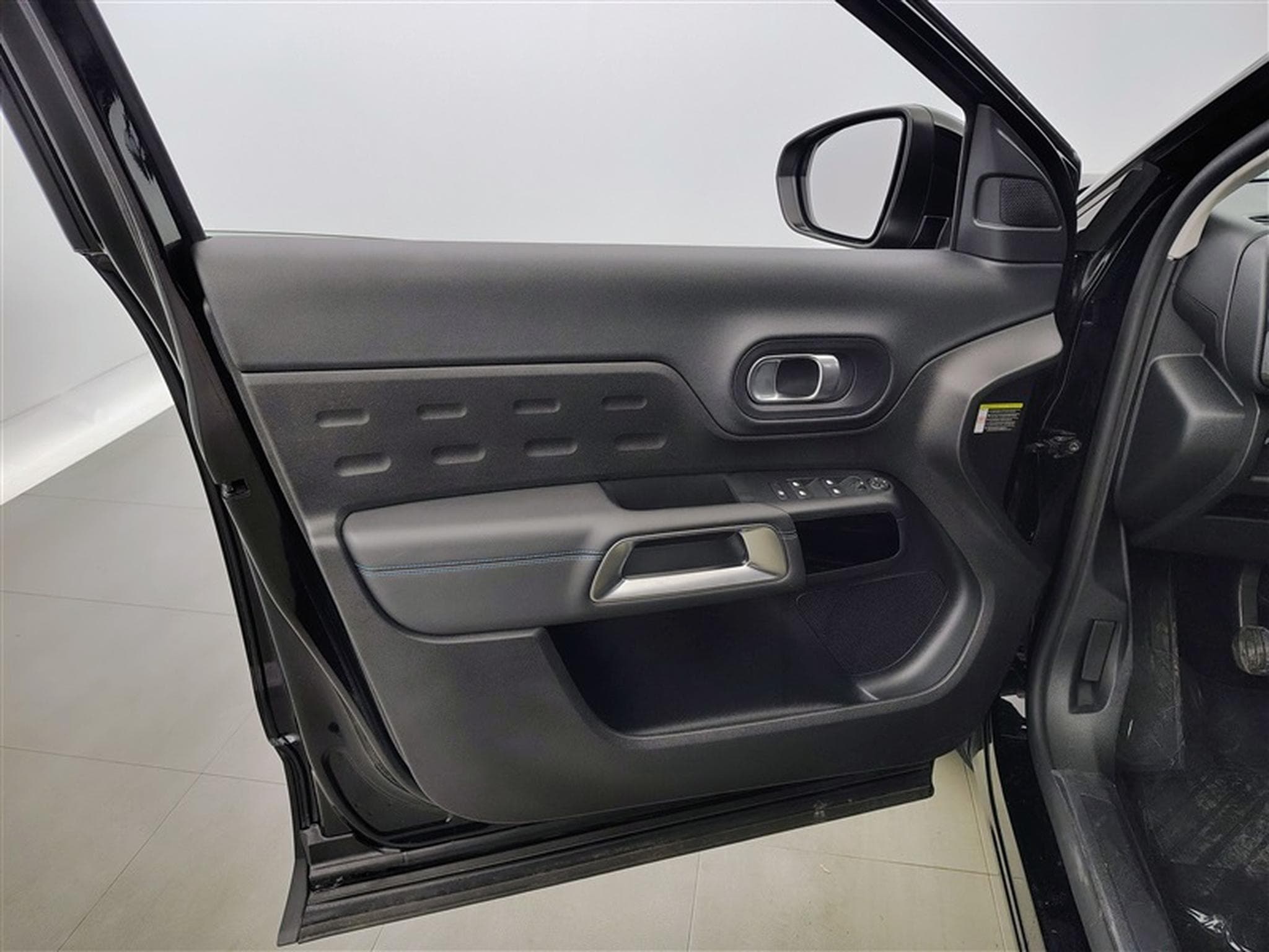 Citroen C5 Aircross 1.2 PureTech Live NAVI/FULL LED/JA18/PDC AV AR (2023) - Photo 17