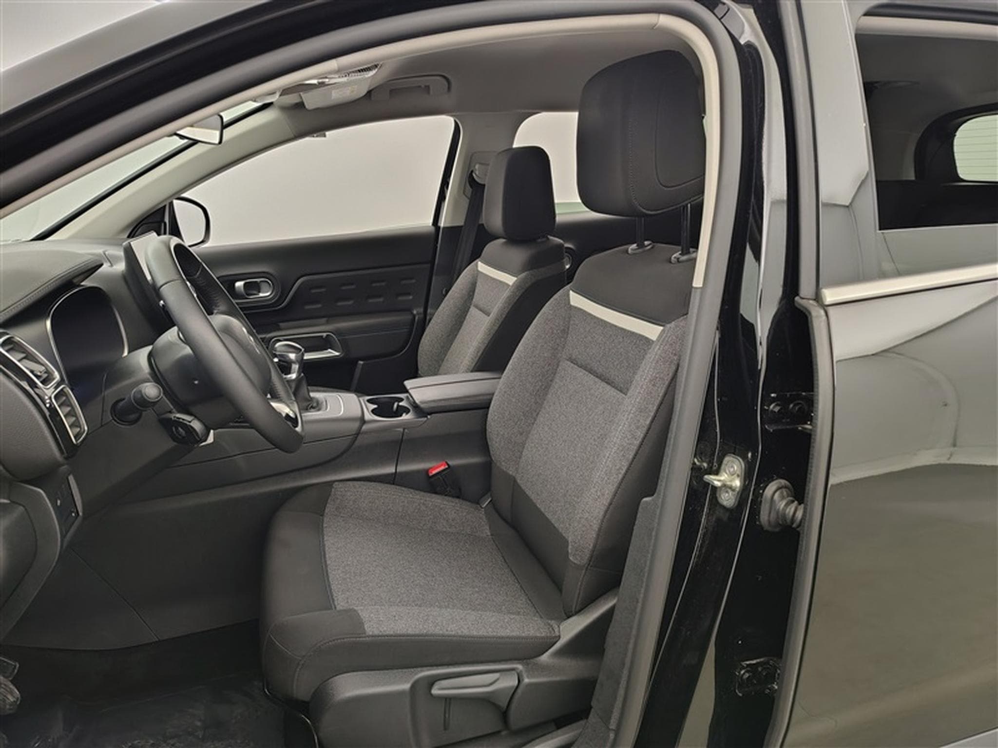 Citroen C5 Aircross 1.2 PureTech Live NAVI/FULL LED/JA18/PDC AV AR (2023) - Photo 7