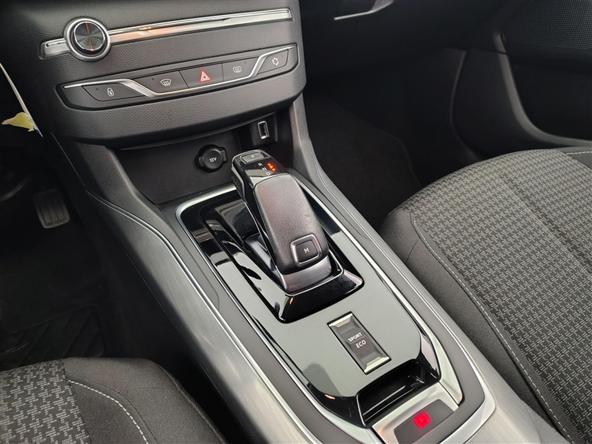Peugeot 308 SW 1.5 BlueHDi Business Navi / PDC av+ar (2021) - Photo 12