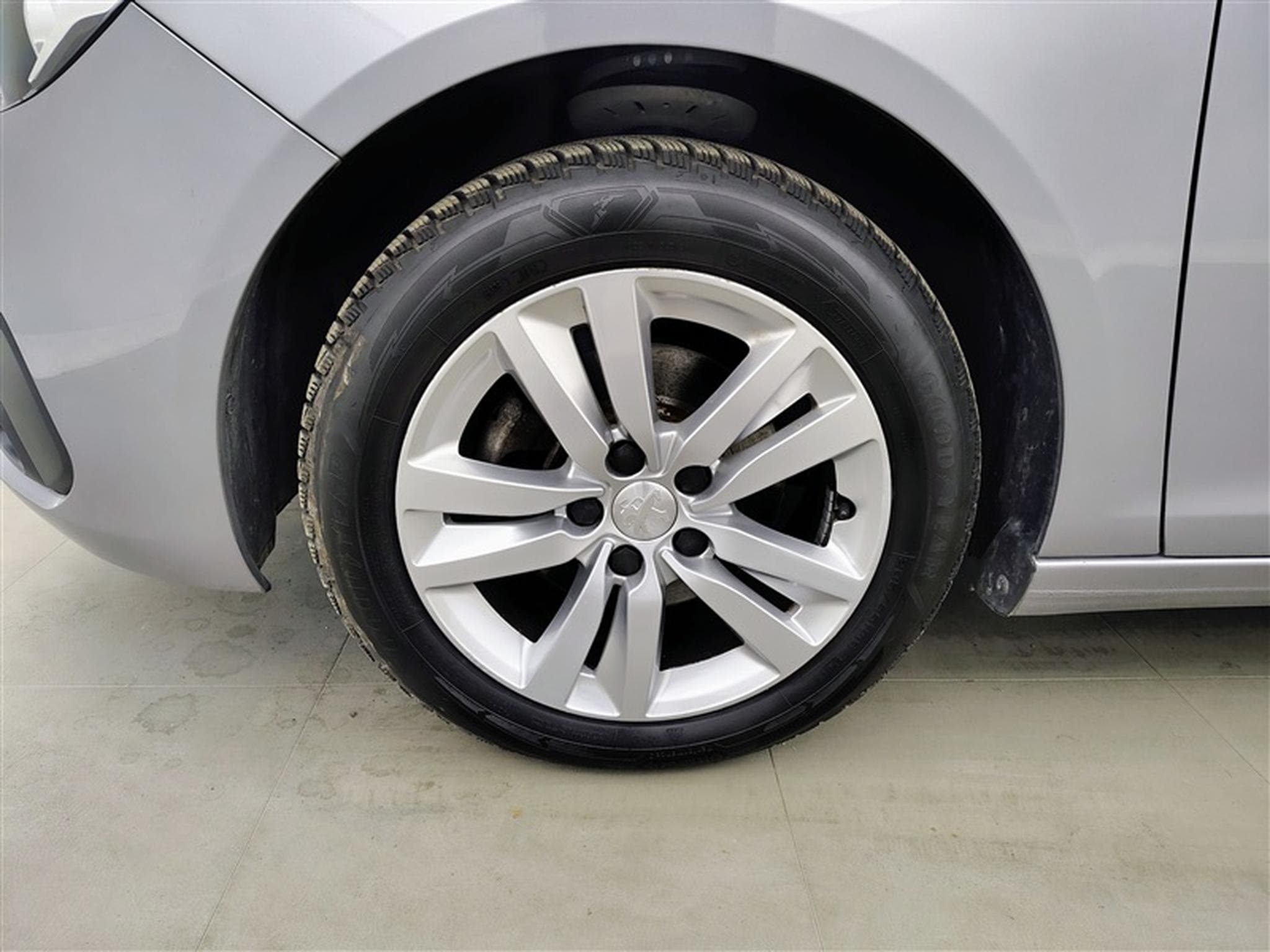 Peugeot 308 SW 1.5 BlueHDi Business Navi / PDC av+ar (2021) - Photo 6