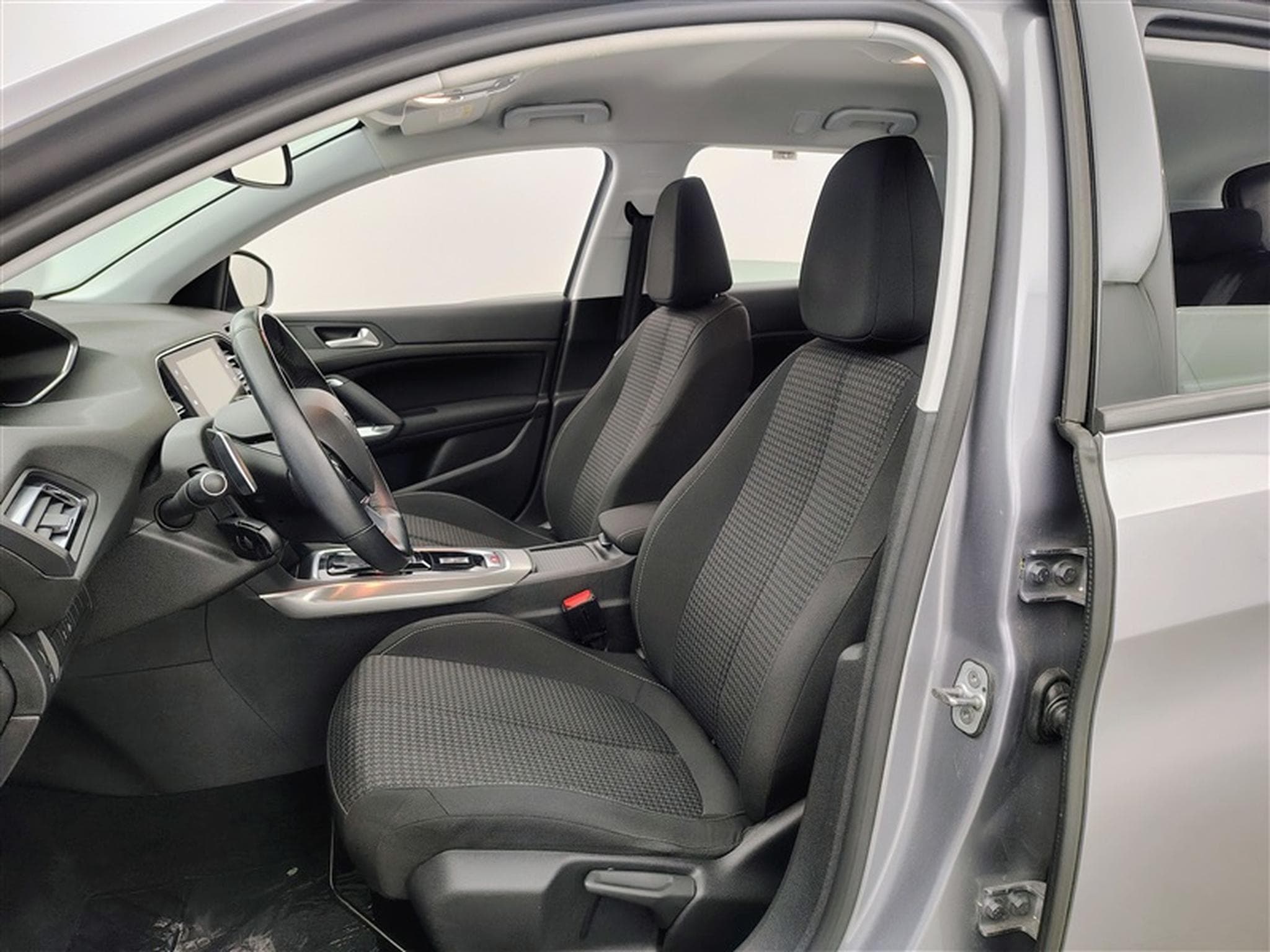 Peugeot 308 SW 1.5 BlueHDi Business Navi / PDC av+ar (2021) - Photo 7